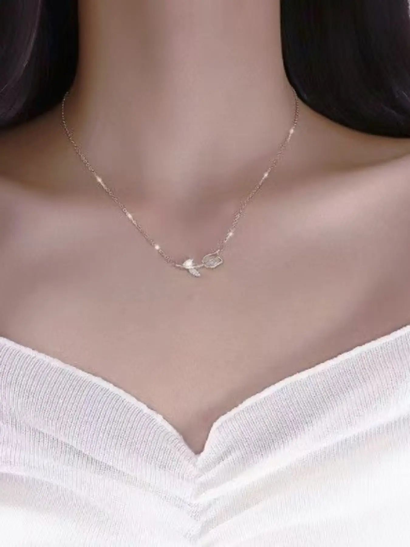 Elegant Tulip Necklace for Women, Unique Design, Luxurious and Fresh Look, Best Friend Clavicle Chain, Feminine and Chic Jewelry