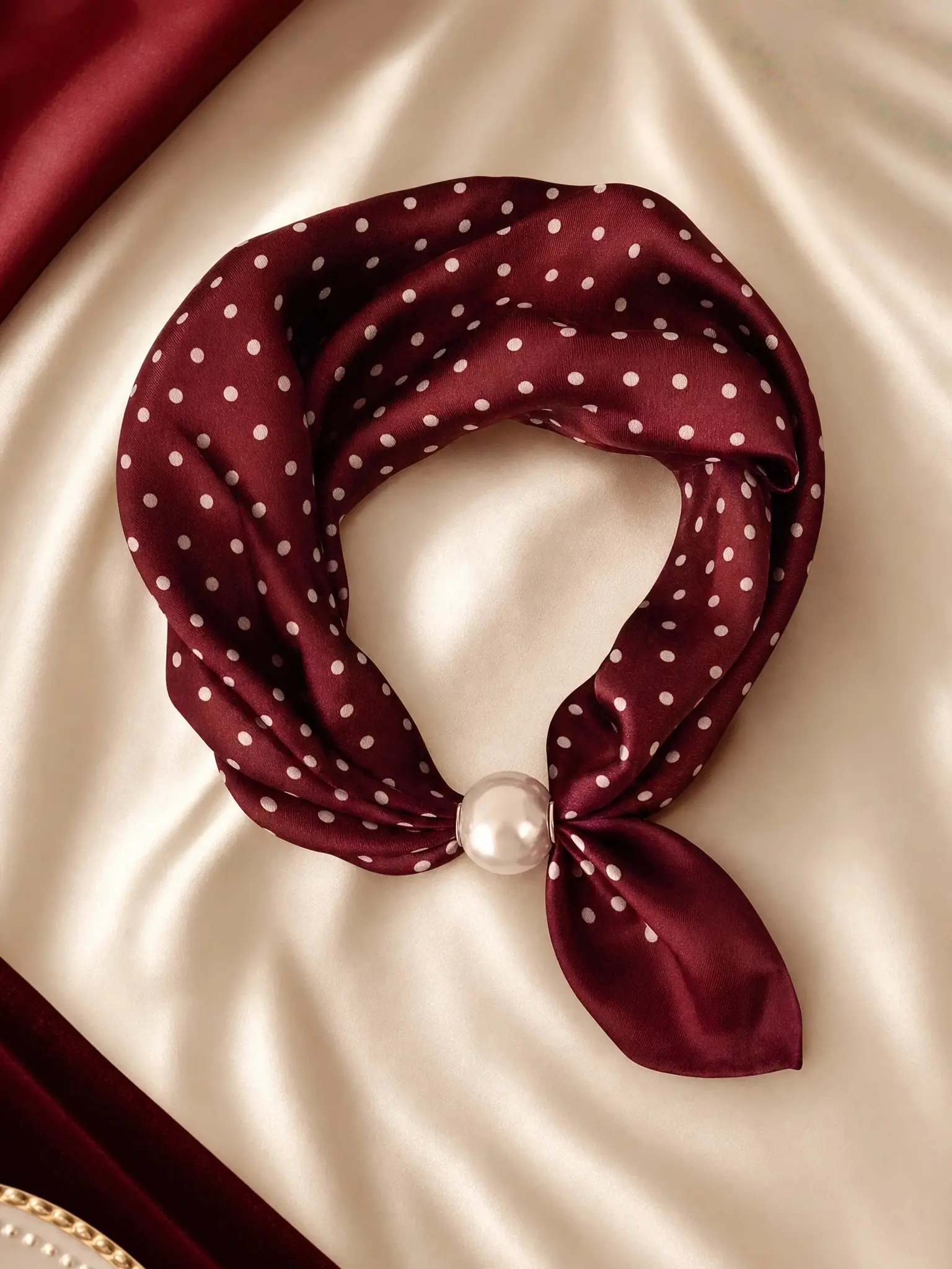 Pearl Magnetic Clasp Necklace Neckscarf, Polka Dot Pendant Collar, Elegant Loose-Fit Handkerchief, Fashionable All-Season Accessory