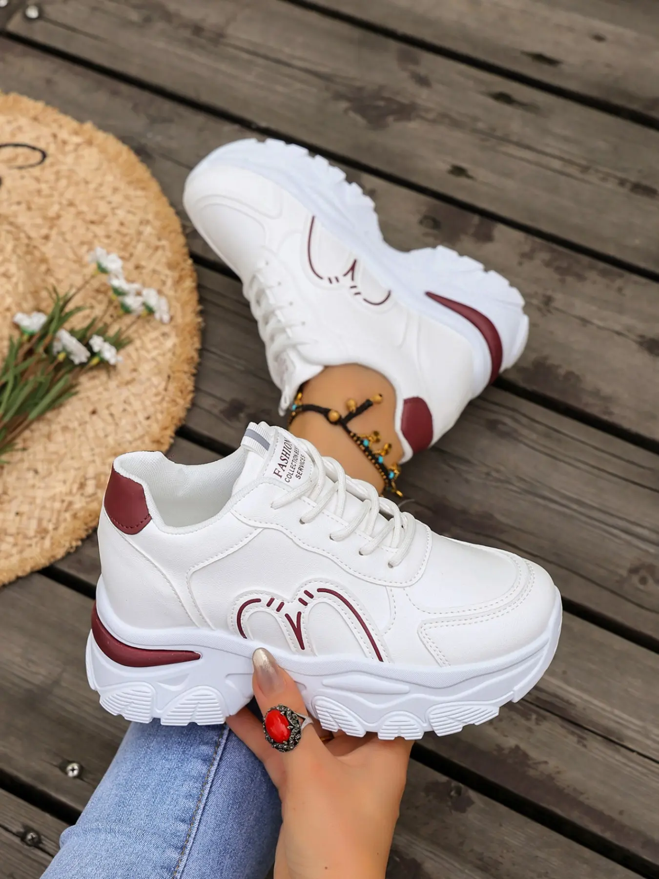 White platform casual thick soled shoes designed for women, featuring a non-slip thick sole, breathable and comfortable, suitable for daily wear, dates, and street style outfits, versatile and durable for all seasons.
