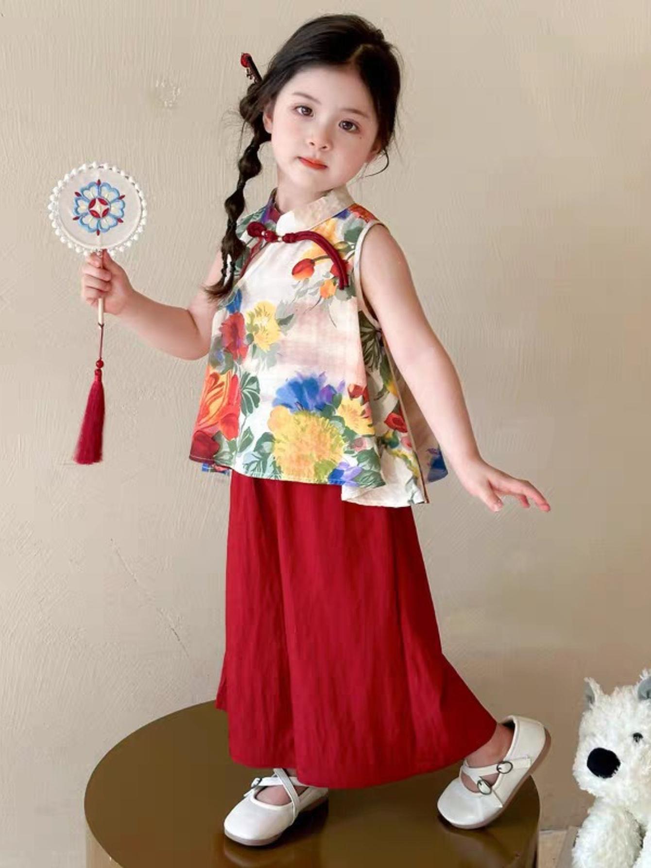(New)A Two-Piece Outfit for Girls Featuring a New Chinese Style with a Hanfu And Qipao Set, Perfect for Summer. This Includes a Floral Vest Top with Traditional Buttons And Solid Color Casual Pants, for Outdoor
