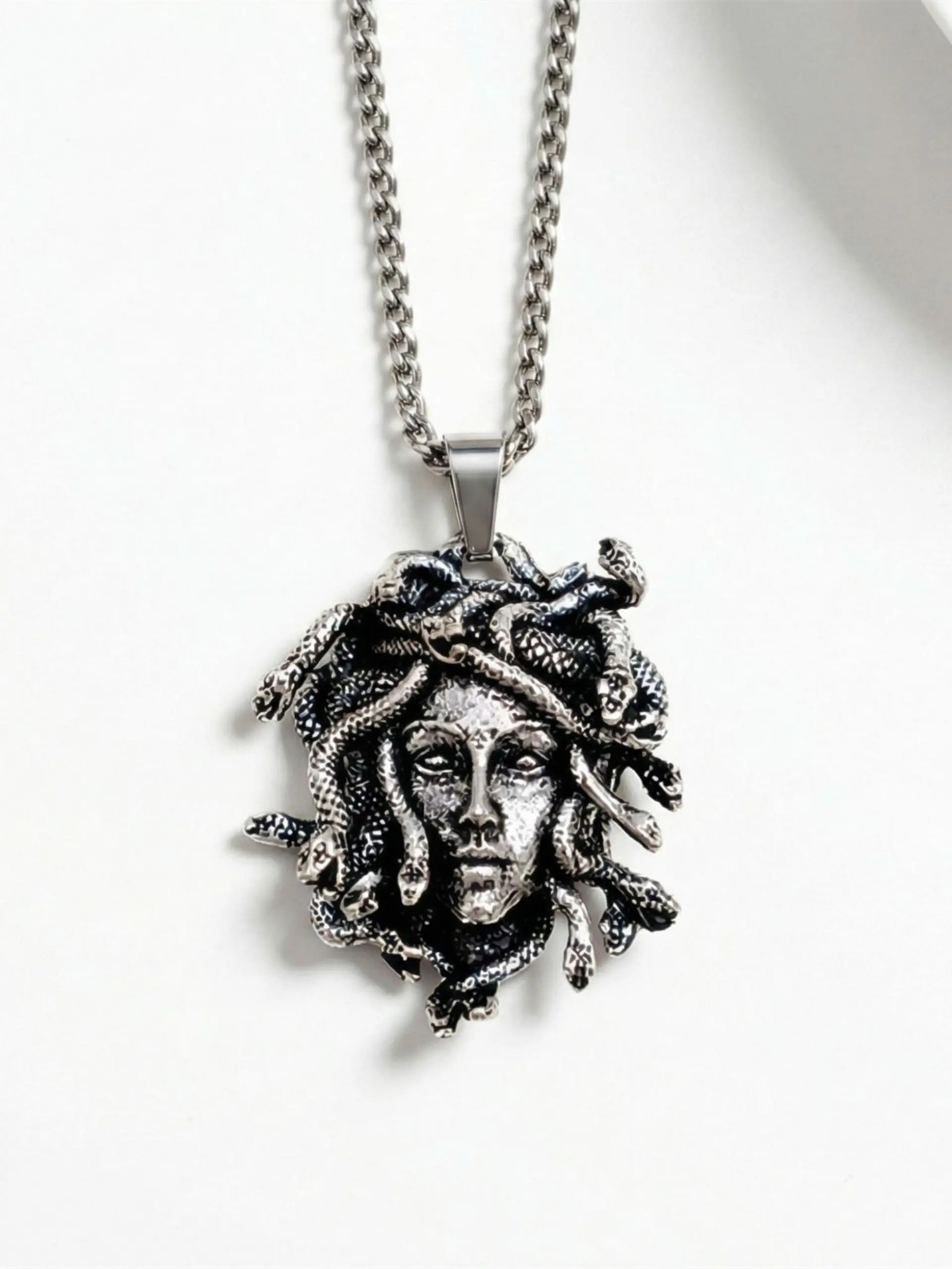 European and American hip-hop snake girl avatar pendant with retro personality, ancient Greek snake Medusa pendant paired with stainless steel necklace, unisex