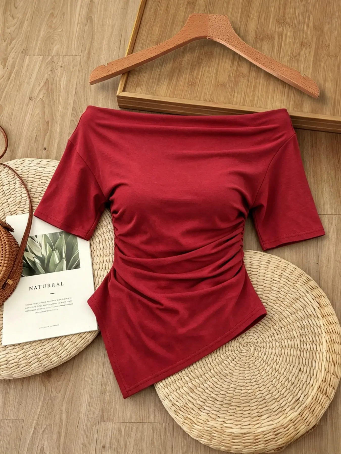 Women's Casual Shoulder-Exposed Two-Way Pleated Slim Fit Asymmetrical Hem Solid Short Sleeve T-Shirt Top, Asymmetrical Shirts, Everyday Wear Fitted Casual Fashion