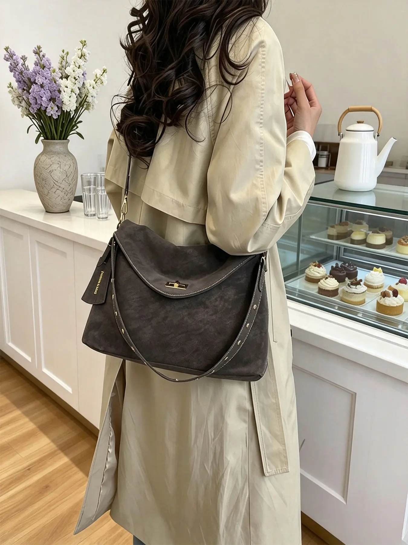 Urban Envelope Bag Large - Stylish Urban Envelope Crossbody Bag Vegan Leather with Gold Hardware and Detachable Strap for Everyday Use