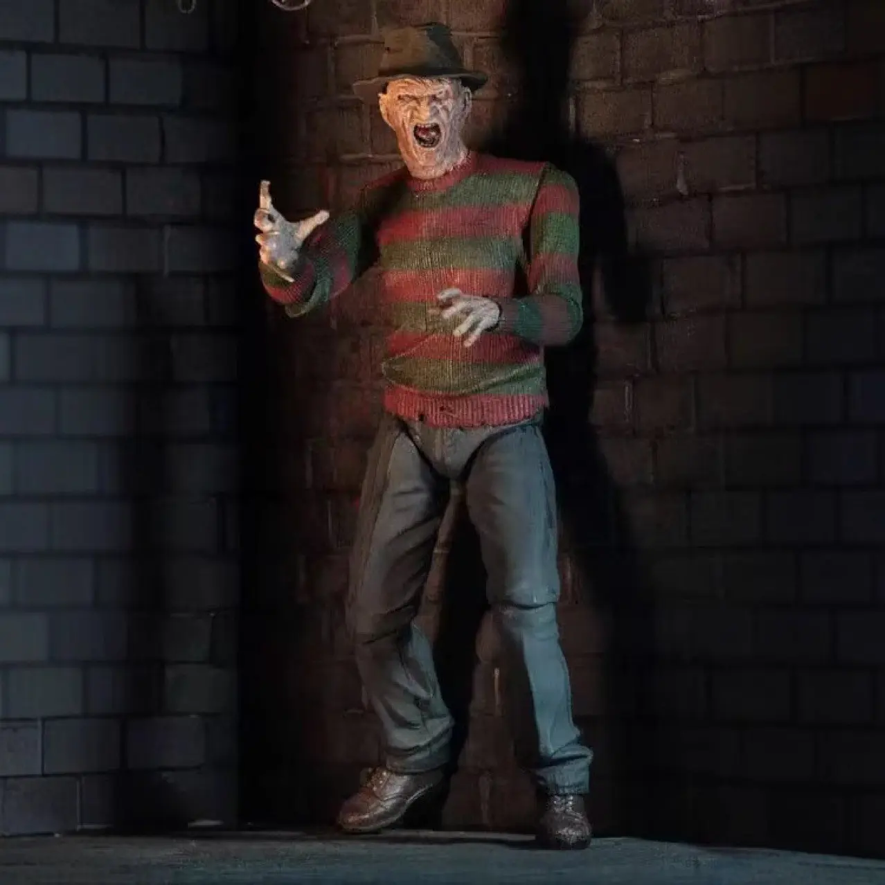 Neca Nightmare Alley 2 Freddy Deluxe Action Figure, Three-Headed Sculpture, Desktop Decor, Party Gift, Collectible Model