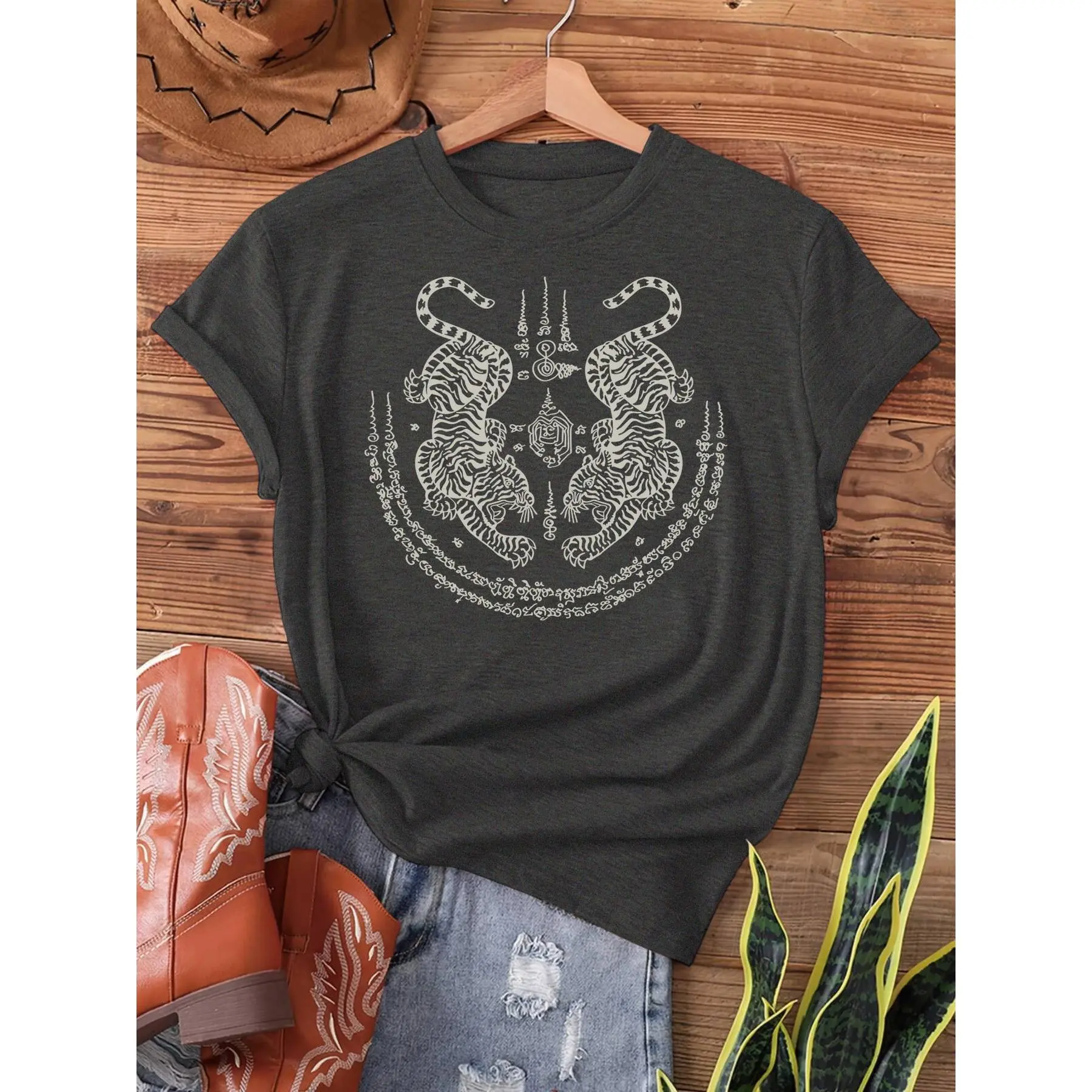 Tiger-Striped Sashimi - Sak Yant Thai Tattoos Featuring Twin Tigers, Muay Thai Magic, a Thai Gift, Printed T-Shirt, Short-Sleeve Crew Neck Casual Top for Summer And Spring, Women'S Apparel