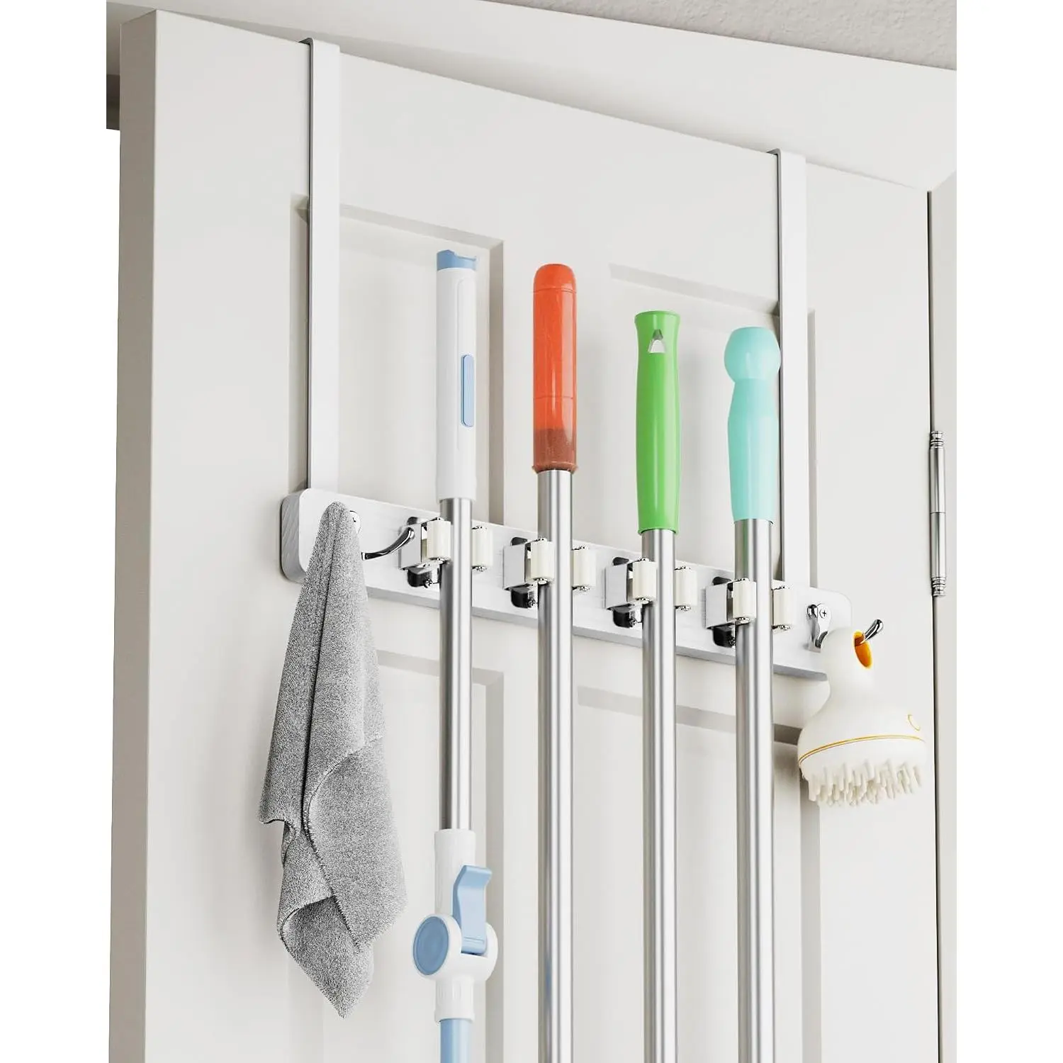 Modern Hangable Over the Door Organiser for Brooms Mops, 4 Slots & 4 Hooks Metal Broom Mop Holder, No Drilling Required, EVA Door Protection Pads, Secure Grip Slots, Closet Garage Use, White, 4 Slots Hooks