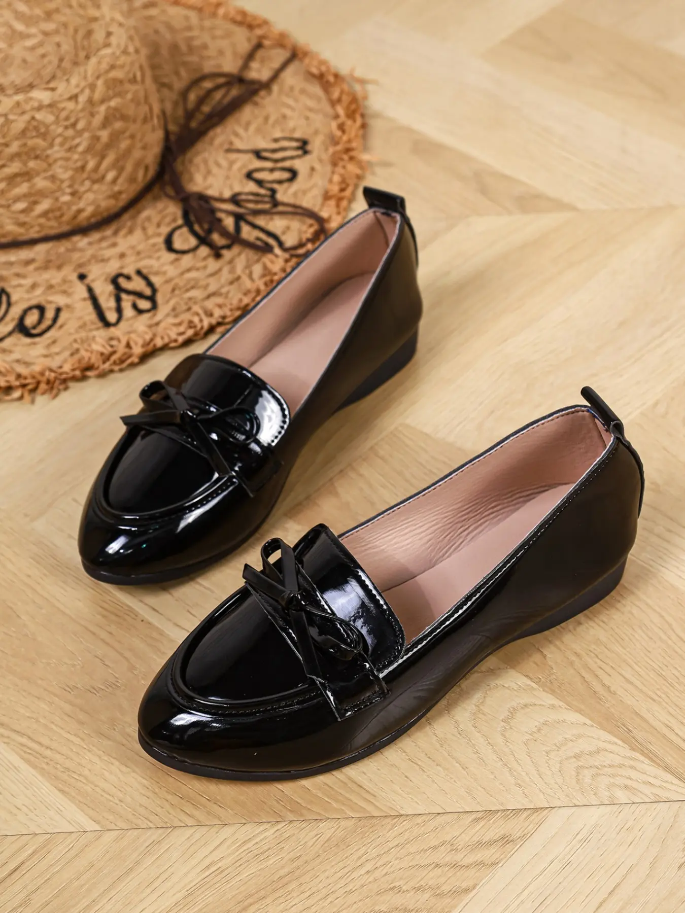 Kawaii Bow Loafers Women's Patent Leather Flat Shoes for Office and School Uniform Comfortable Slip-On Fashion Footwear for Women