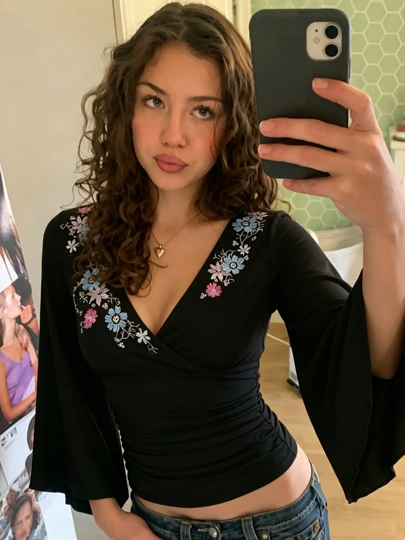 Floral Embroidered V-Neck Long Sleeve T-Shirt, Bohemian Style Y2K Retro Pleated Bell Sleeve, Cute Harajuku Grunge Crop Top for Women, Spring & Fall