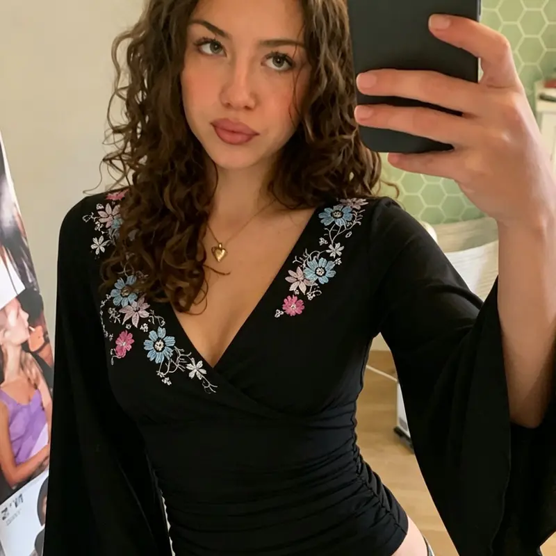 Women's Floral Embroidered V-Neck Three-Quarter Sleeve T-Shirt, Y2K Retro Bell Sleeve Ruched Tee for Fall, Harajuku Crop Top for Women, Cute Embroidered Shirt