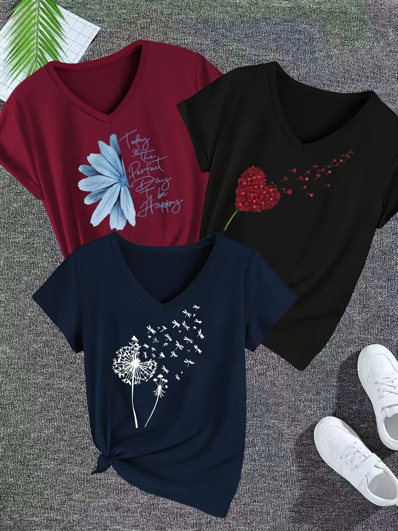 Three-Pack Women's V-Neck Short Sleeve T-Shirts, Aesthetic Graphic Tee, Floral & Letter Heart Dandelion Print, Casual Comfortable Lightweight Summer Top, Casual Everyday Tops, Ladies' Fashion