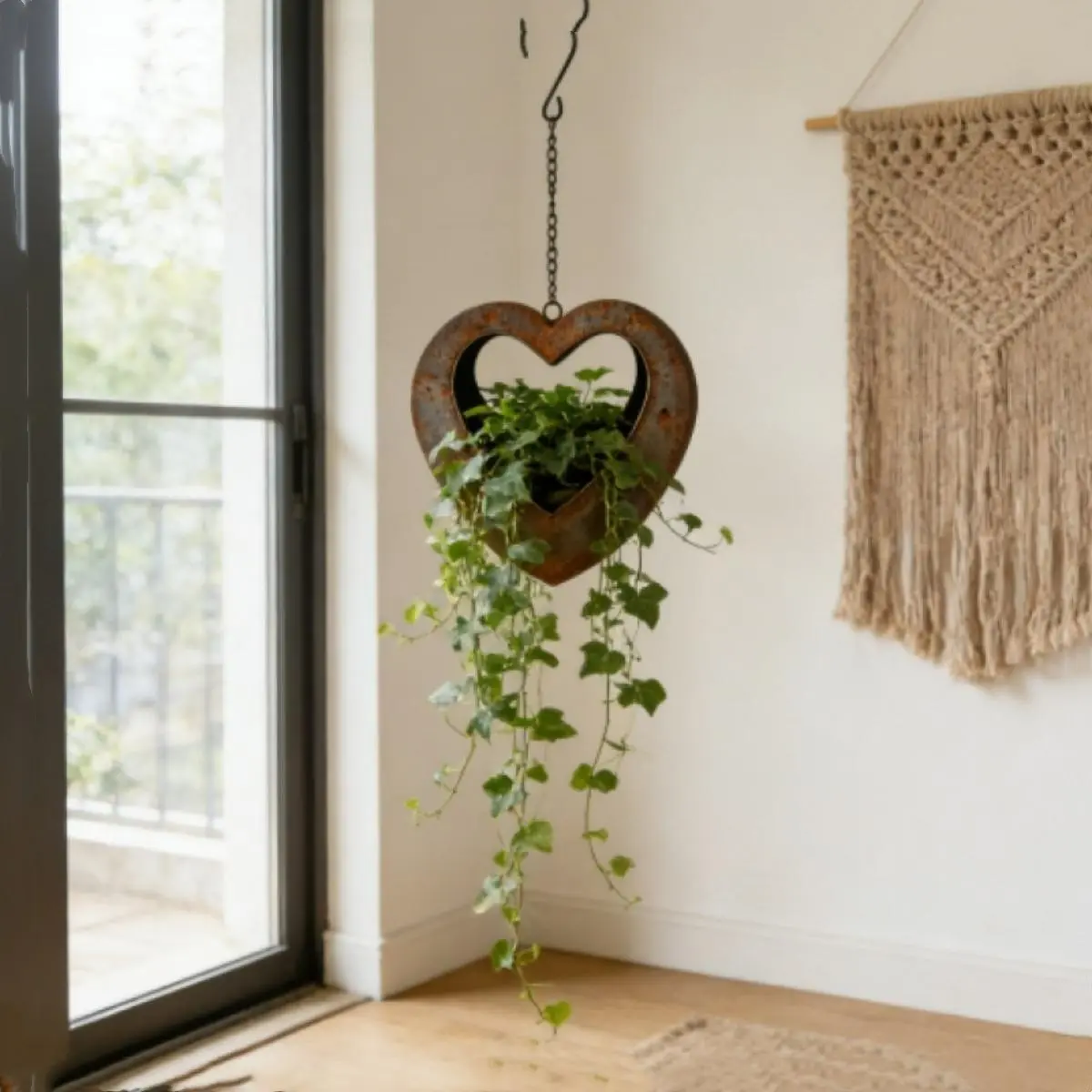 Vintage Metal Heart Shape Design Outdoor Hanging Planter, Rustic Aesthetic Rusty Iron Art Cutout Flower Pot for Succulents Air Plants, Creative Decoration Wall Hanging Greenery Container for Patio Balcony Home Decor