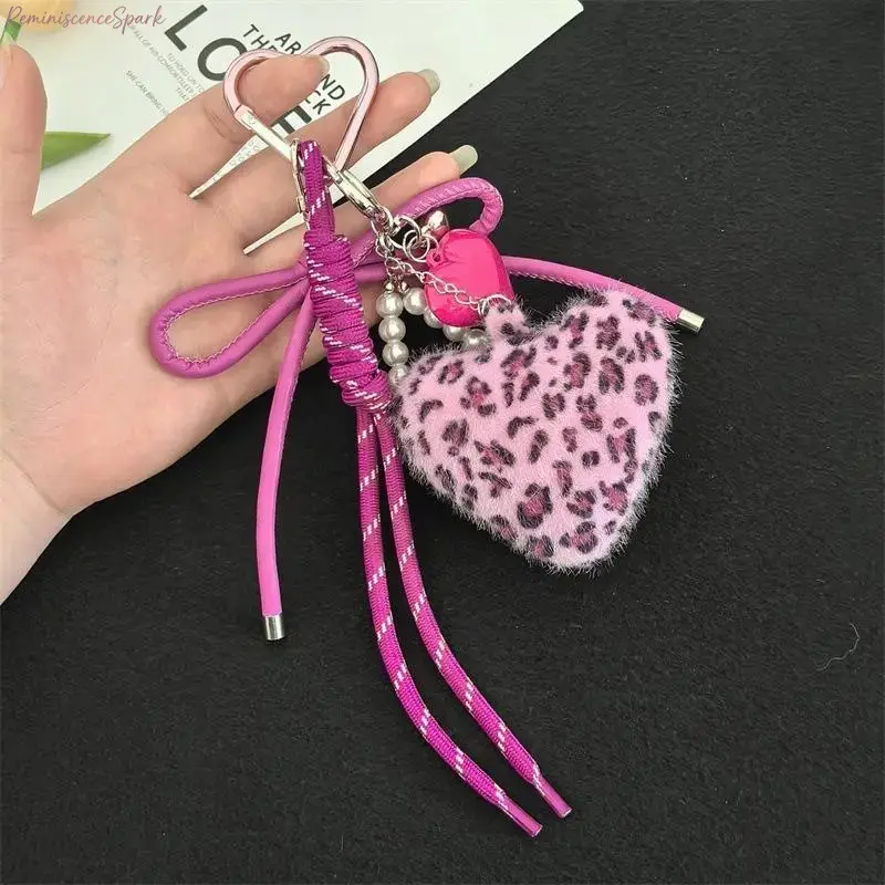 Heart-Shaped Leopard Print Metal Chain Keychain for Women, Detachable Dual-Use Fashion Bag Charm, Animal Motif Portable Accessory for Daily Handbag Styling and Valentine’s Day Holiday Gifting