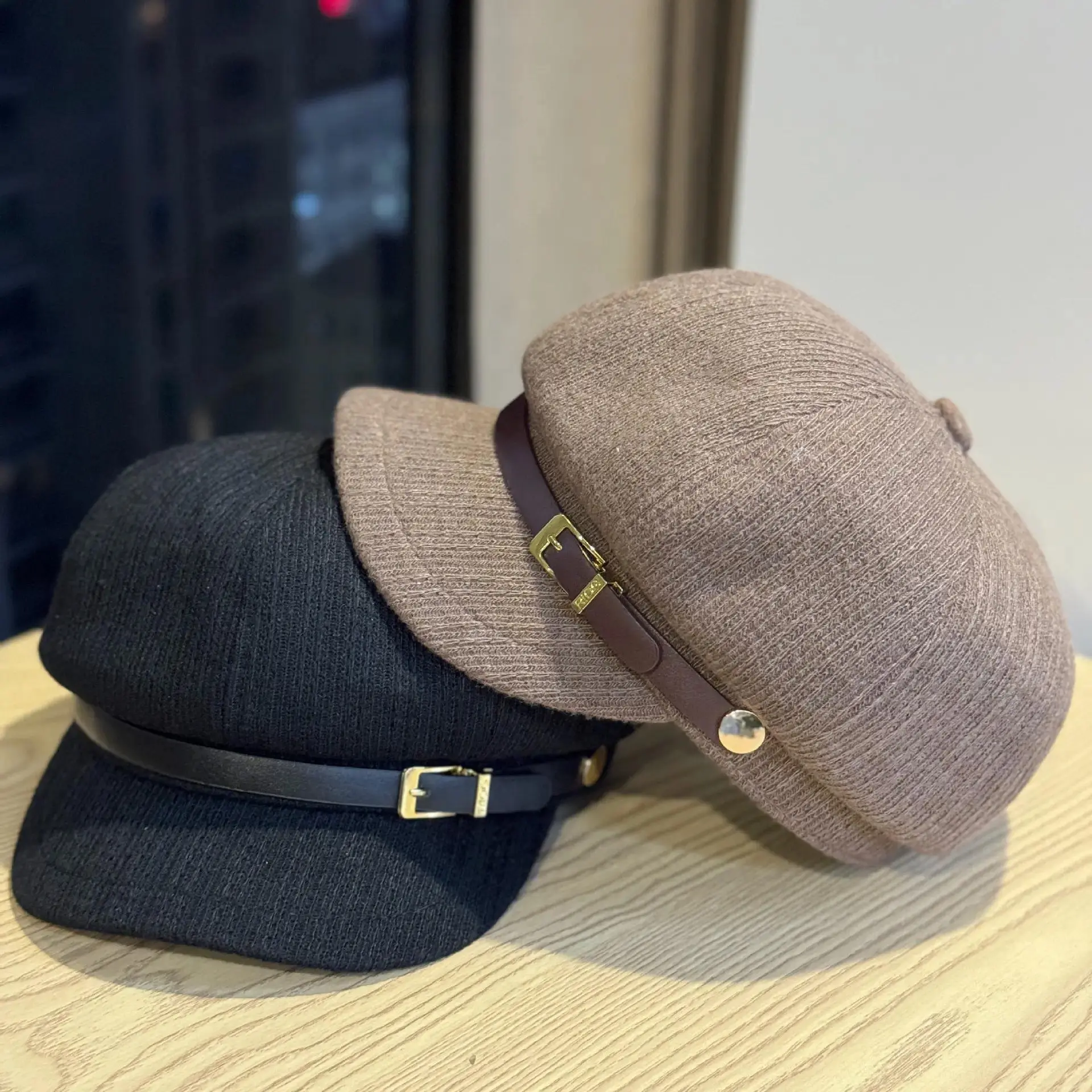 Elegant Suede Newsboy Cap for Women Retro Baker Boy Hat British Style Flat Top Cap Vintage Beret Cabbie Hat Leather Belt Buckle Metal Detail Autumn Winter Aesthetic Headwear Travel Shopping Casual Bonnet Beige Brown,sohochic