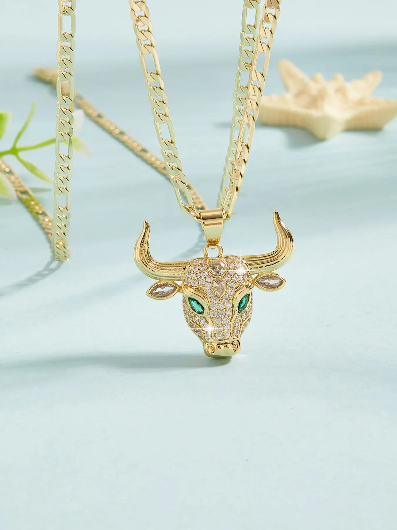 Fashion Hip-Hop Bull Pendant Necklace, Unisex Copper Oxidized Zircon Animal Totem Jewelry, Gift for Festivals and Parties