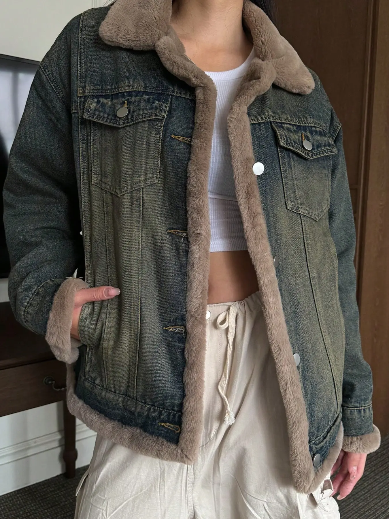 American Vintage Washed Denim Jacket, Fuzzy Lapel Workwear Pockets, Loose Fit Versatile Fleece Lined Jean Coat, Stylish Outerwear