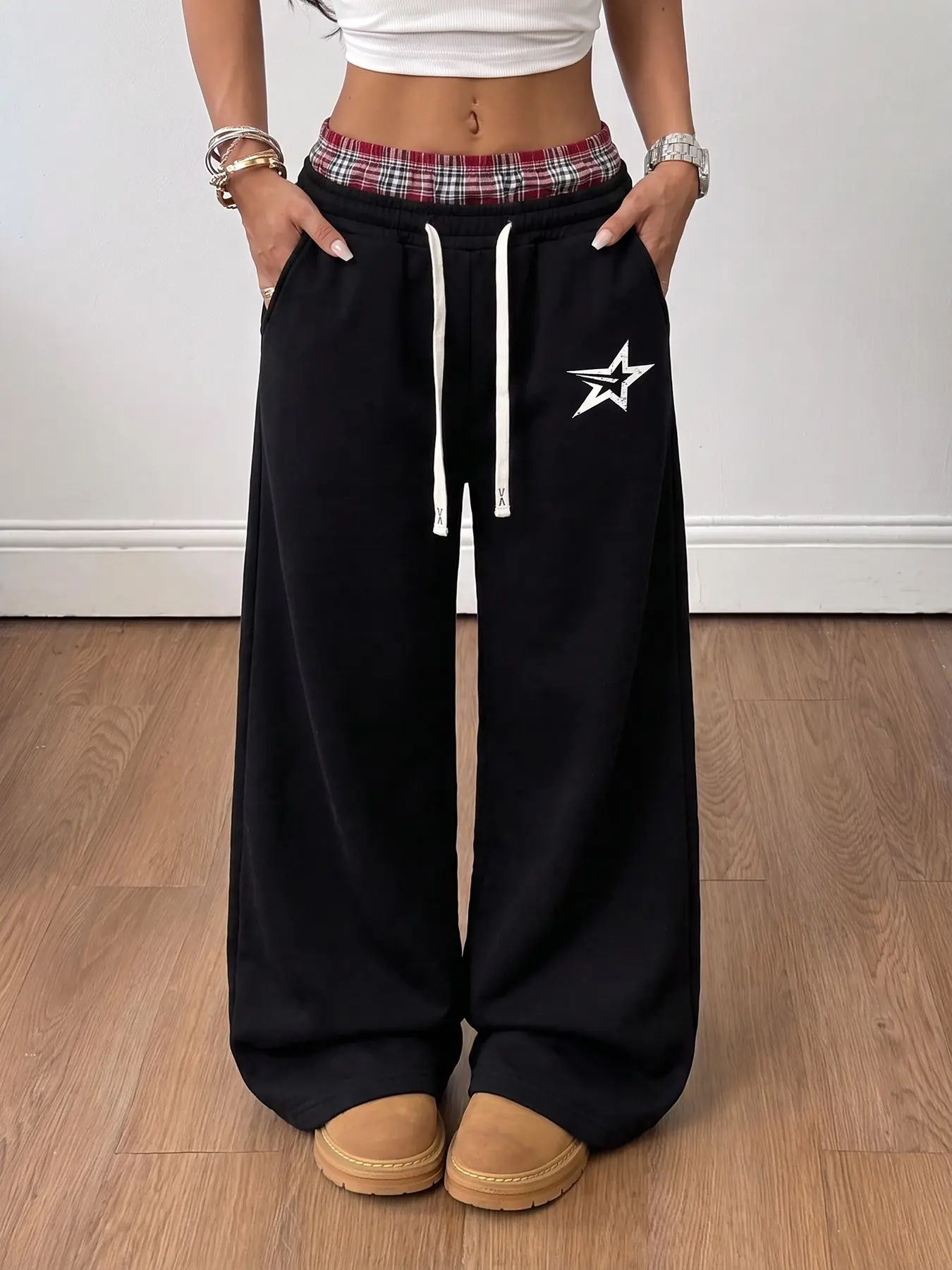 Y2K Aesthetic Streetwear Distressed Star Graphic Plaid Double Layer Waist Soft French Terry Baggy Wide Leg Sweatpants, Casual Daily Skate Hip Hop Loose Stacked Jogger Trousers, Trendy Street Fashion Bottoms Suitable For Teen Girls & Young Women Outfit
