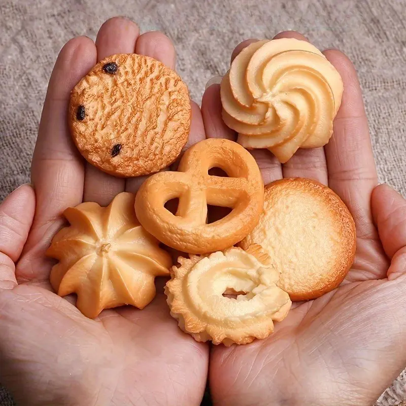 12pcs Random Cookie Shape Hanging Decorations, Resin Material, Home Kitchen Decoration, Photography Props, DIY Phone Case, Refrigerator Magnet, Christmas Theme