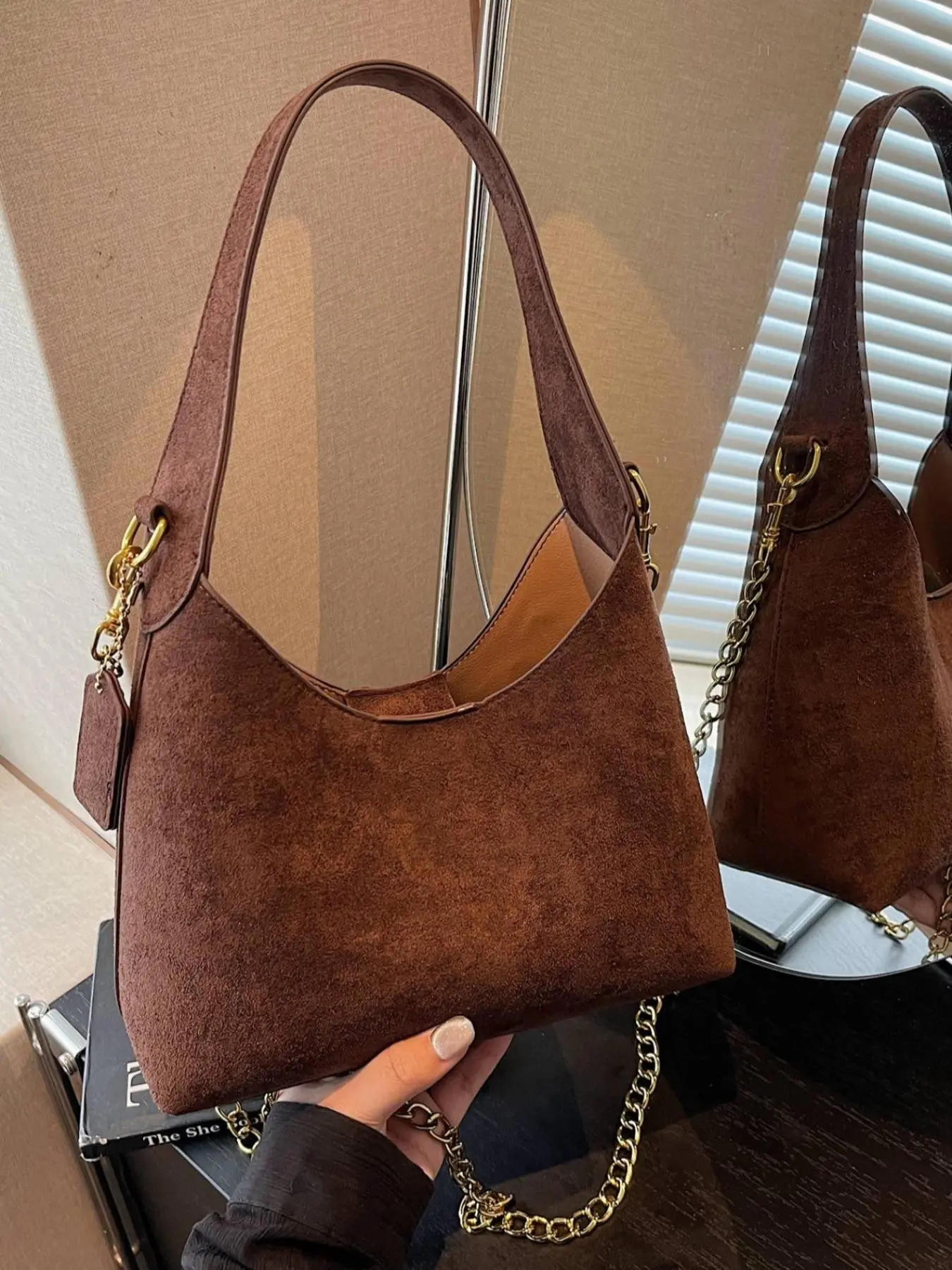Autumn Winter Fashion Retro Suede Handbag for Women, Compact Design, Perfect for Daily Use and Special Occasions, Stylish and Practical
