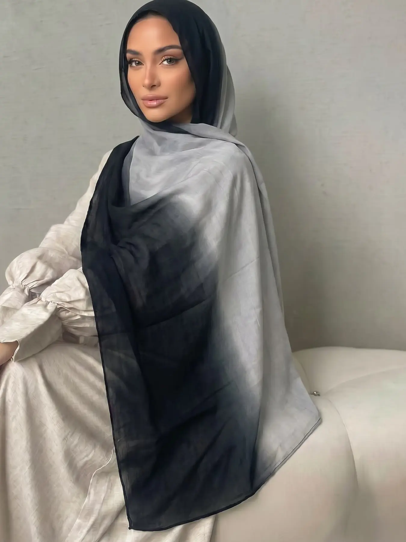 Trendy Gradient Hijab, Breathable and Skin-Friendly, Daily Commute Headscarf, Muslim Headscarf Cover for Middle Eastern Bloggers