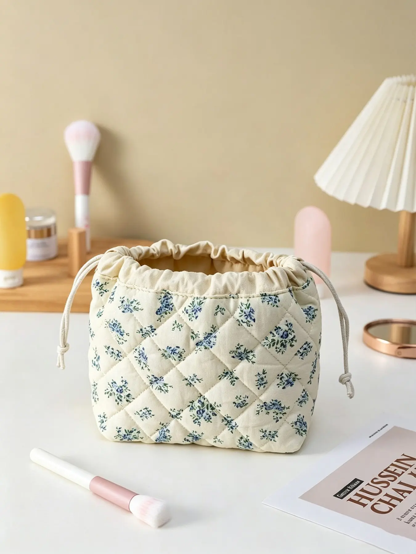 Vintage Floral Quilted Drawstring Makeup Bag, Large Capacity Portable Cosmetic Organizer, Cute Unique Drawstring Storage Pouch