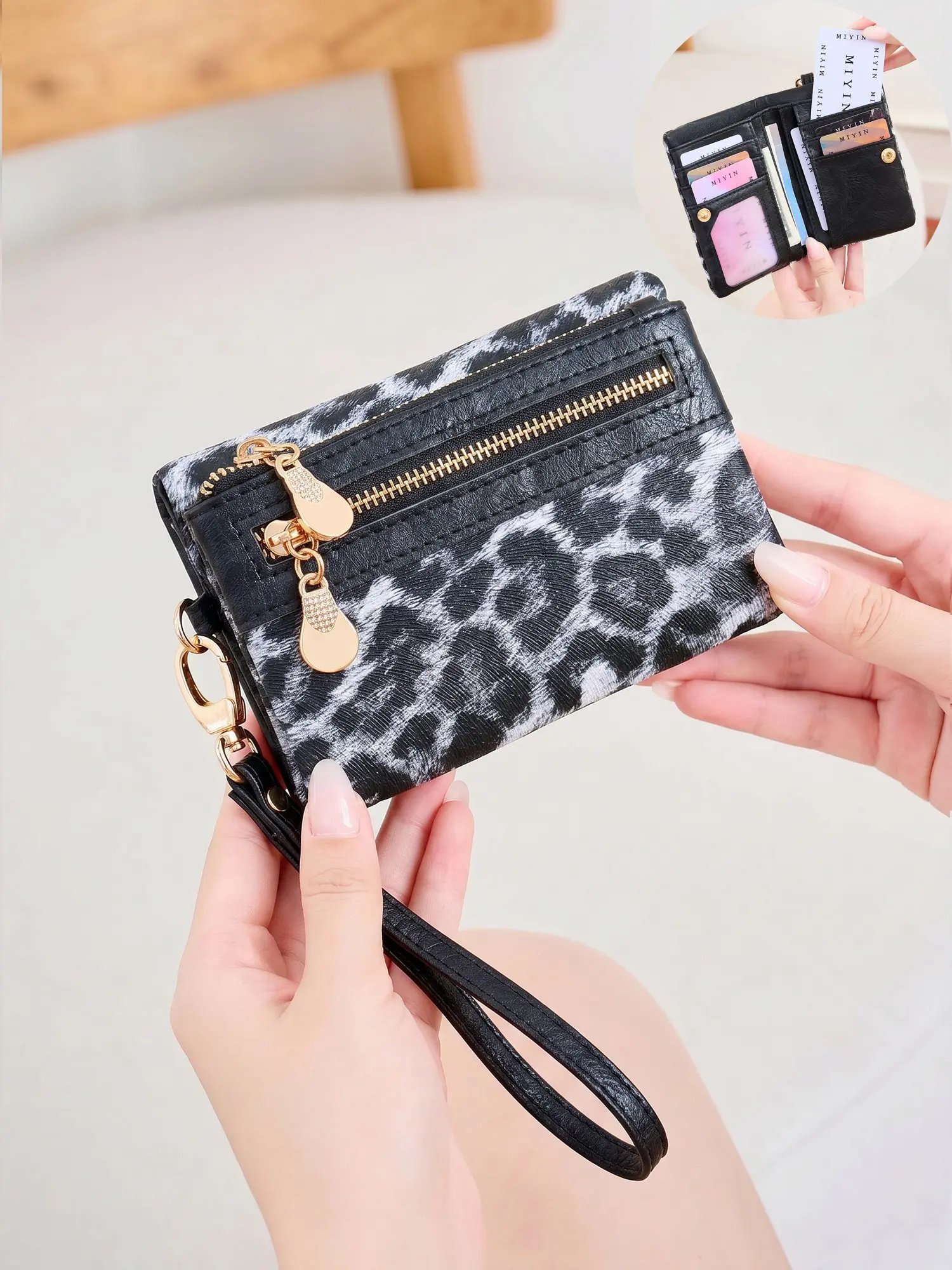 Women's Small Bifold wallet Ladies Wristlet with Card holder id window Coin Purse， Zipper Short Wallet, Card Slot Wallet, Bifold Wallets, Large Capacity, Ideal for Cash and Credit Cards, Perfect Gift