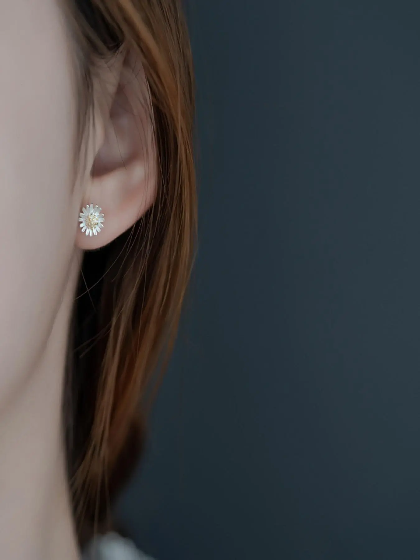 Cute Daisy Earrings for Women, Small Fresh and Sweet Sunflower Ear Jewelry, Perfect for Daily Wear, Elegant and Charming Design
