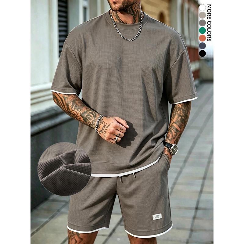 Lightweight air-touch textured short sleeve crew neck top paired with drawstring relaxed knee shorts, neat contrast hem detail all-match co-ord, effortless matching casual staple for creating refreshing everyday fits and trendy minimalist mensfashion