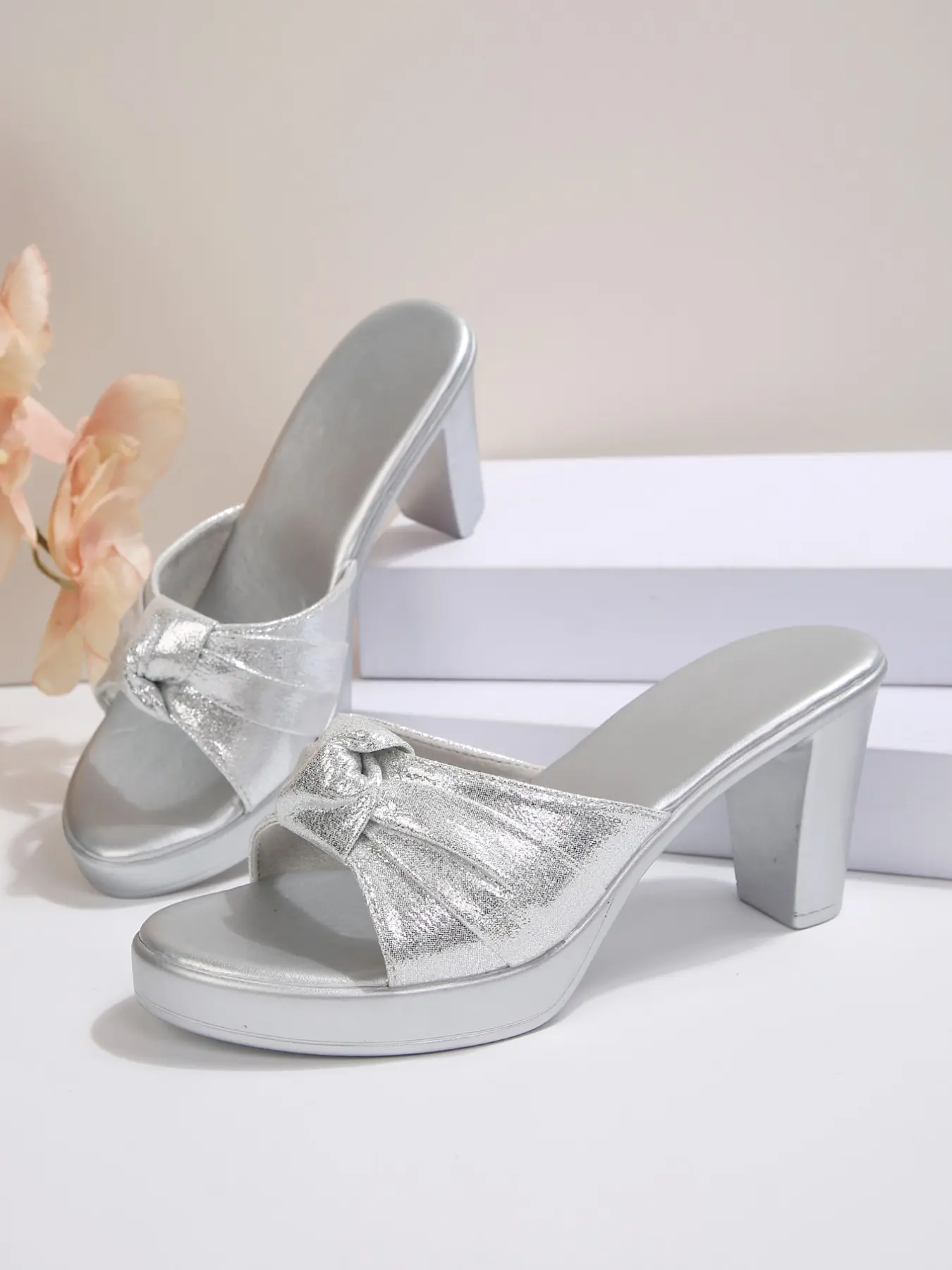 Women Glitter Metallic Fabric Twist Knot Wide Strap Platform Block Heel Slide Mules，Open Toe Slip On Cushioned Insole Anti-Slip Chunky High Heel Evening Sandals，Date Club Wedding Party Vacation Footwear，3 Colors Gold Silver Black
