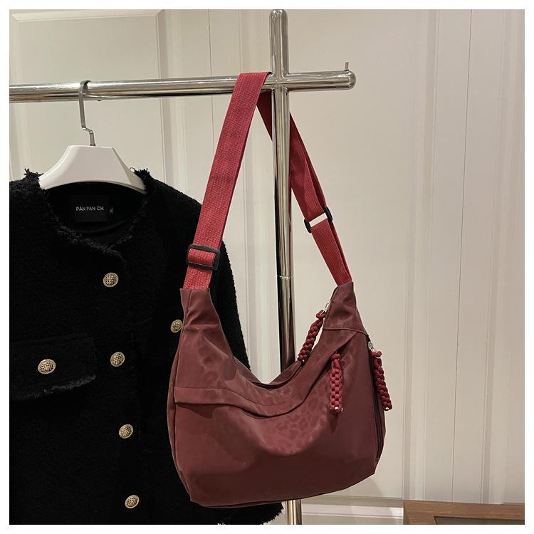 Fashion Leopard Print Crossbody Bag New Chain Fashionable and Versatile Shoulder Bag for Women Casual and Simple Commuting Bag