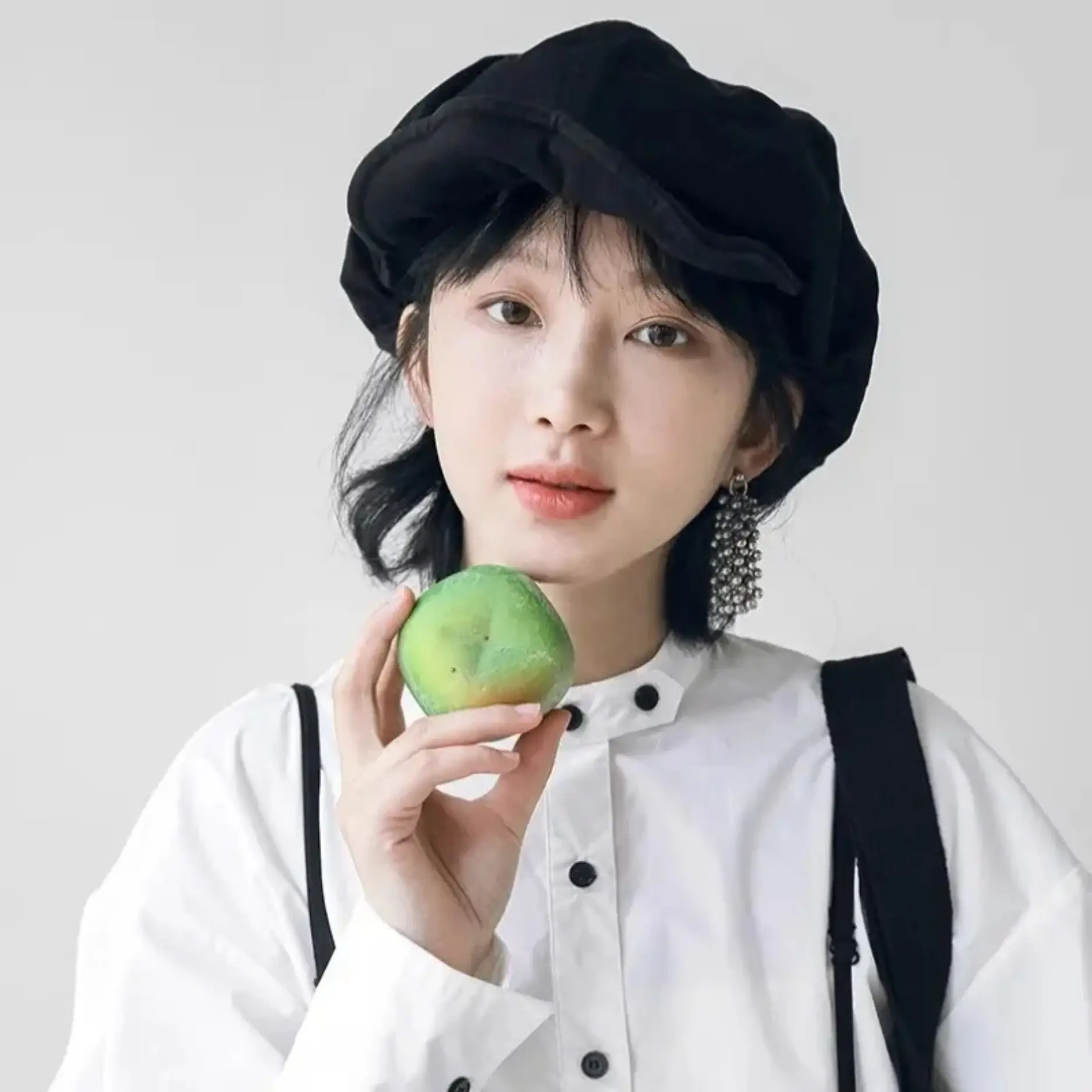 style large collar painter beret makes the face look smaller. Simple and versatile small beret, octagonal art hat, round beret, retro art hat, young painter hat, multifunctional headwear, dry cleaning only, stretchable fit,