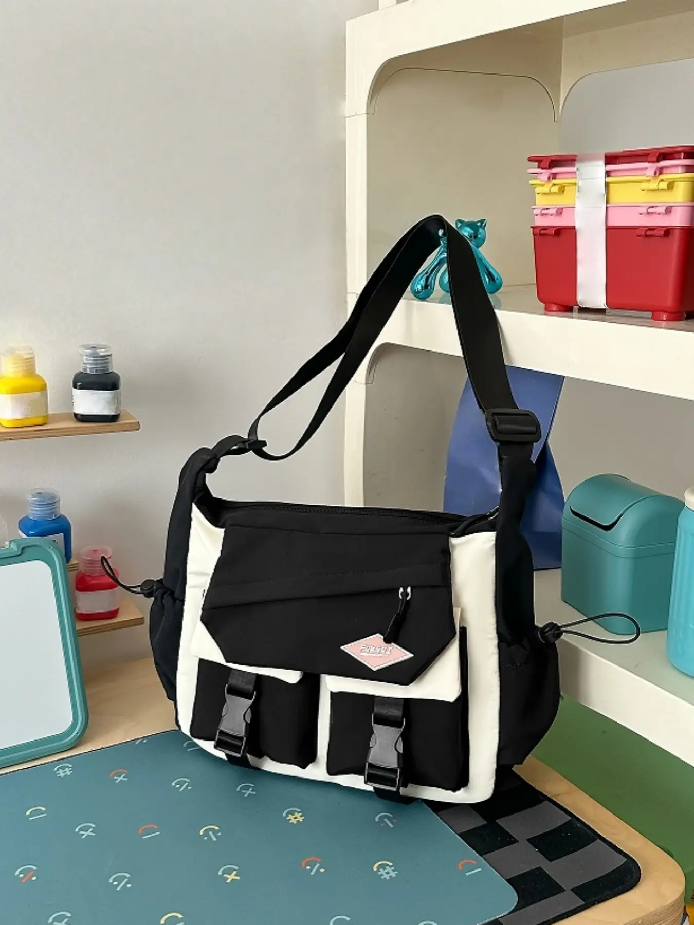 High-value color-blocked multi-pocket messenger bag, adjustable strap crossbody bag, lightweight casual sweet style for daily commuting and campus shoulder bag
