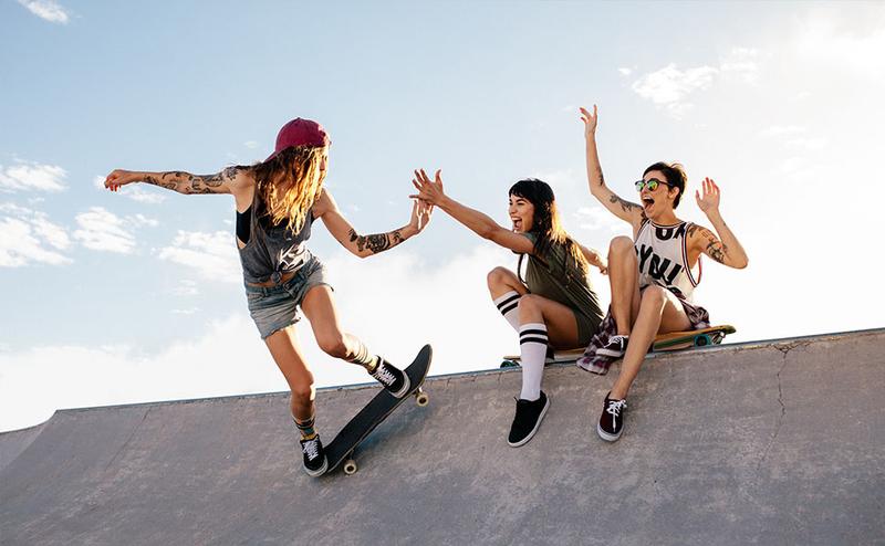 skateboard carry WhiteFang Skateboards for Beginners, Complete Skateboard 31 x 7.88, 7 Layer Canadian Maple Double Kick Concave Standard and Tricks Skateboards for Kids and Beginners skater  xl