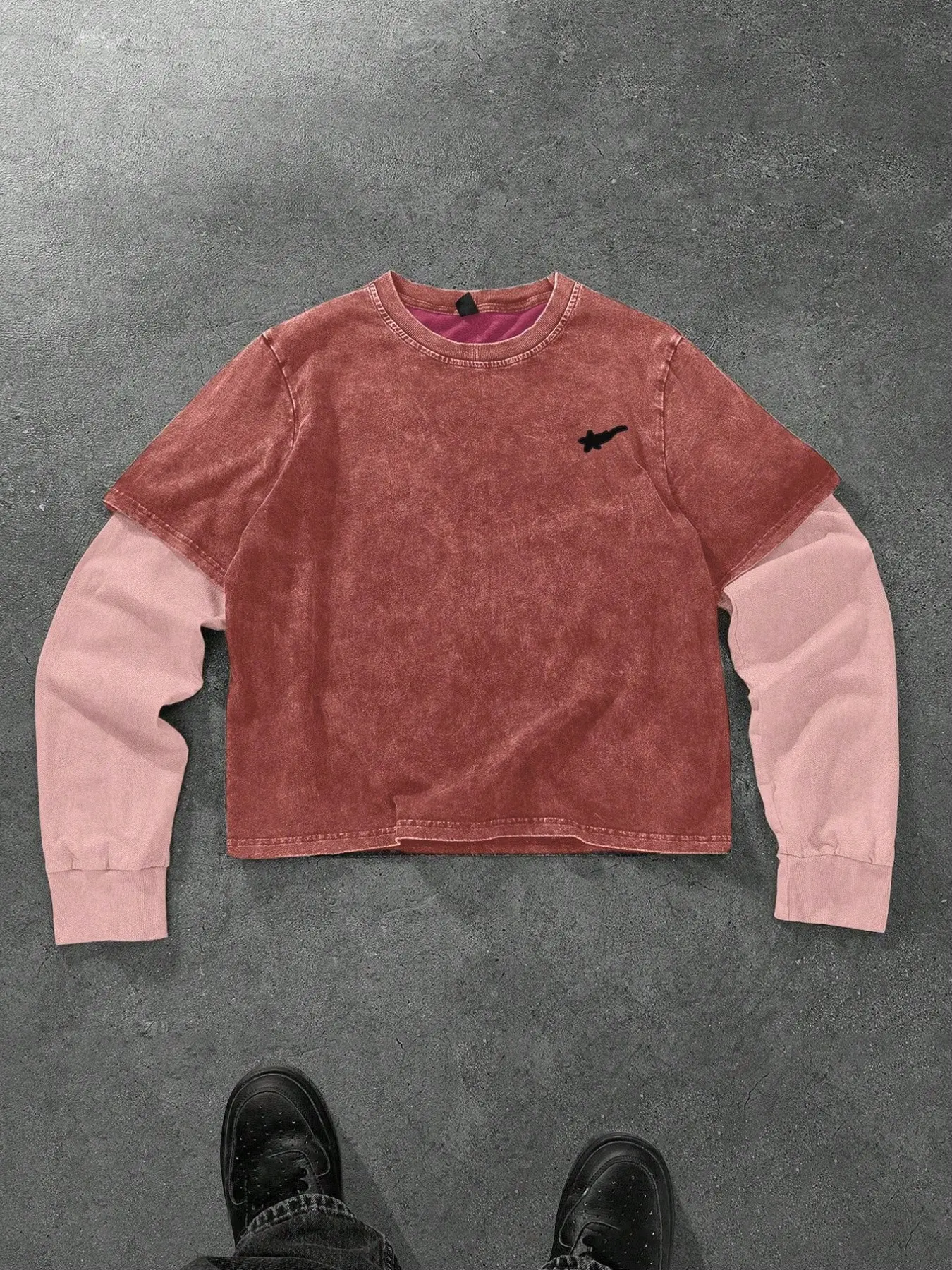 Unisex style, spring and autumn new collection, trendy patchwork faux-two-piece T-shirt. Perfect for streetwear, Y2K fashion, stylish, trendy, long sleeves, Ideal for campus, hip-hop, and everyday wear, Casual, Fitted Top Tee