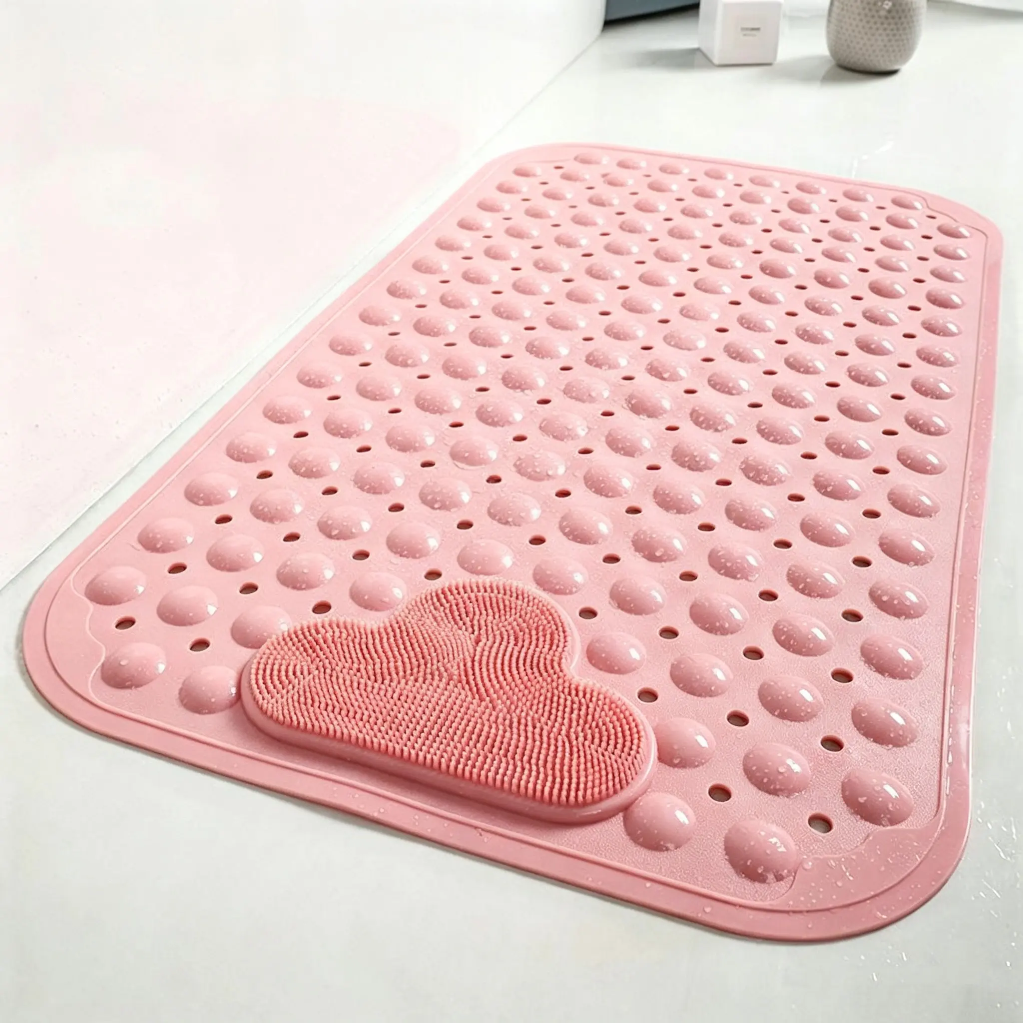 A large-sized cloud-shaped bathroom non-slip mat with massage function, bathtub non-slip mat, with suction cups at the bottom, easy to clean, suitable for bathtubs, bathrooms, households, hotels, motels, etc.