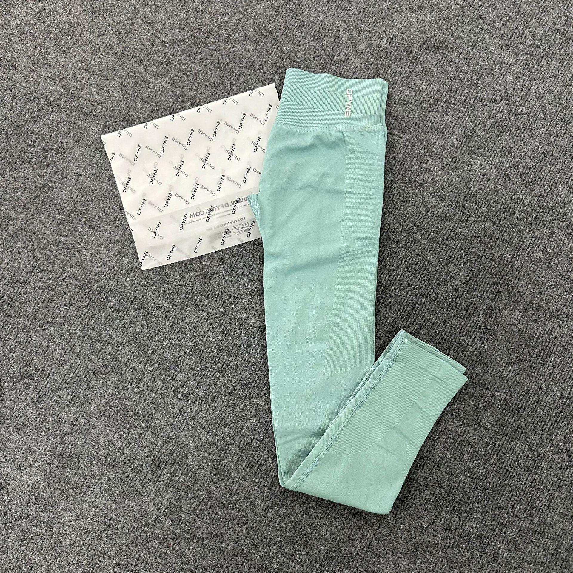 DFYNE's best-selling high-waisted, hip-lifting yoga pants, quick-drying running and training leggings, and bare-skin feel sports leggings are essential for spring and summer.