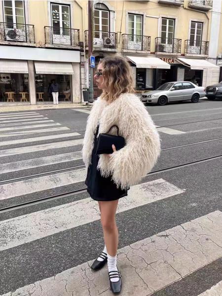 Eco-Friendly Faux Fur Short Coat for Women, Stylish French High-End Design, Perfect for Autumn & Winter Fashion