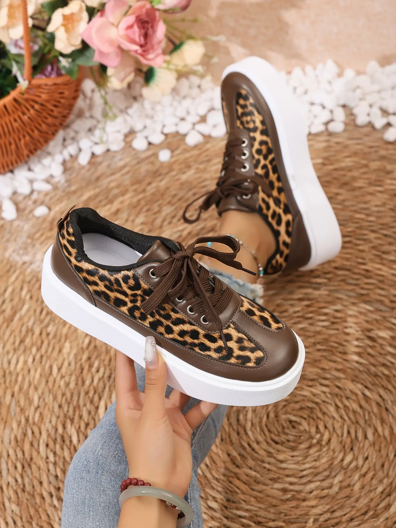 New Leopard Print Thick Sole Platform Shoes, Round Toe Lace-Up Height Boost Casual Sneakers, American Retro Streetwear Anti-Slip Commuter Shoes