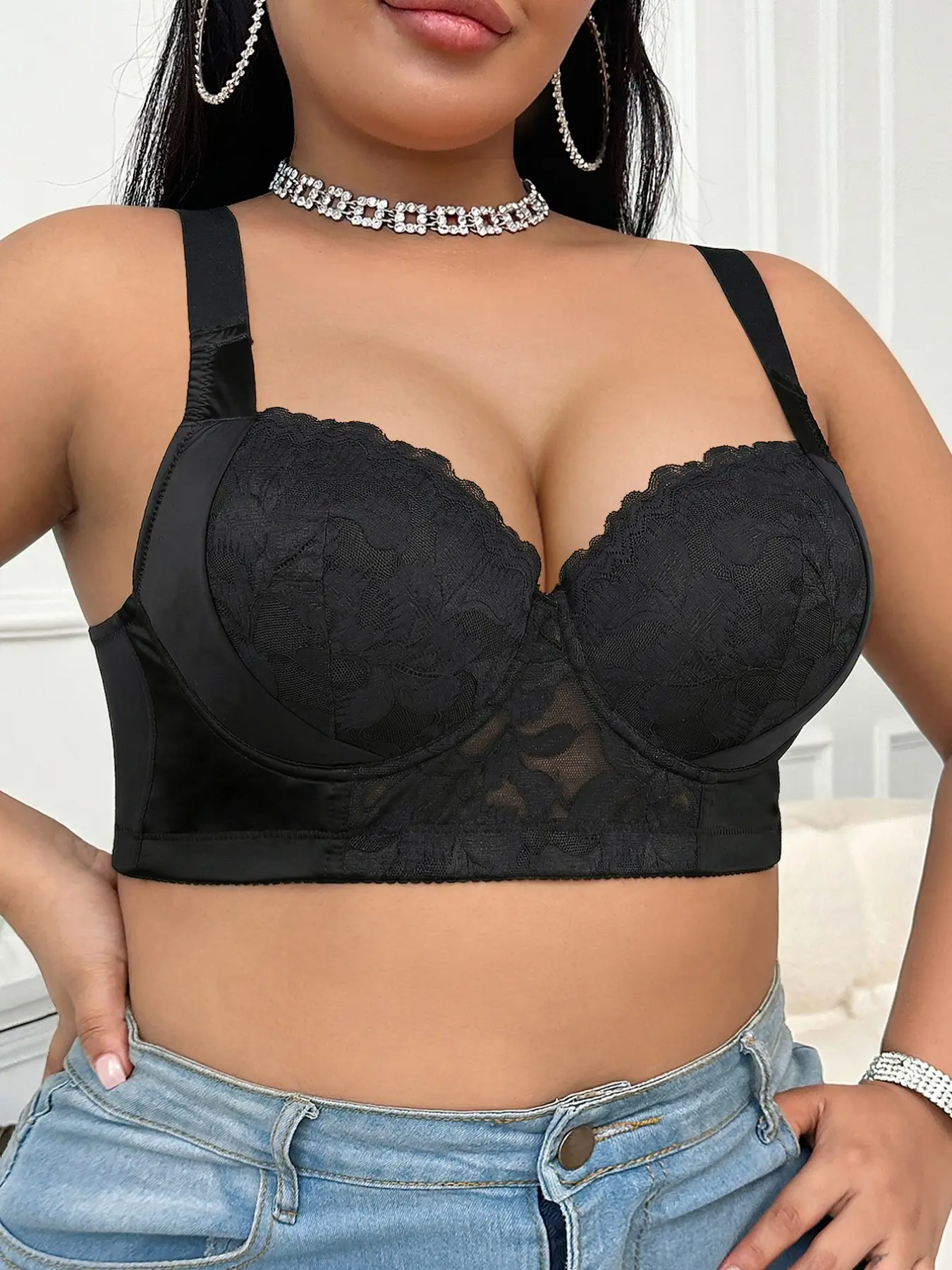 Plus-Size Women's Elegant Chic lace push-up bra with wide straps and underwire full cups, providing strong support and lift for fuller figures, suitable for everyday wear.