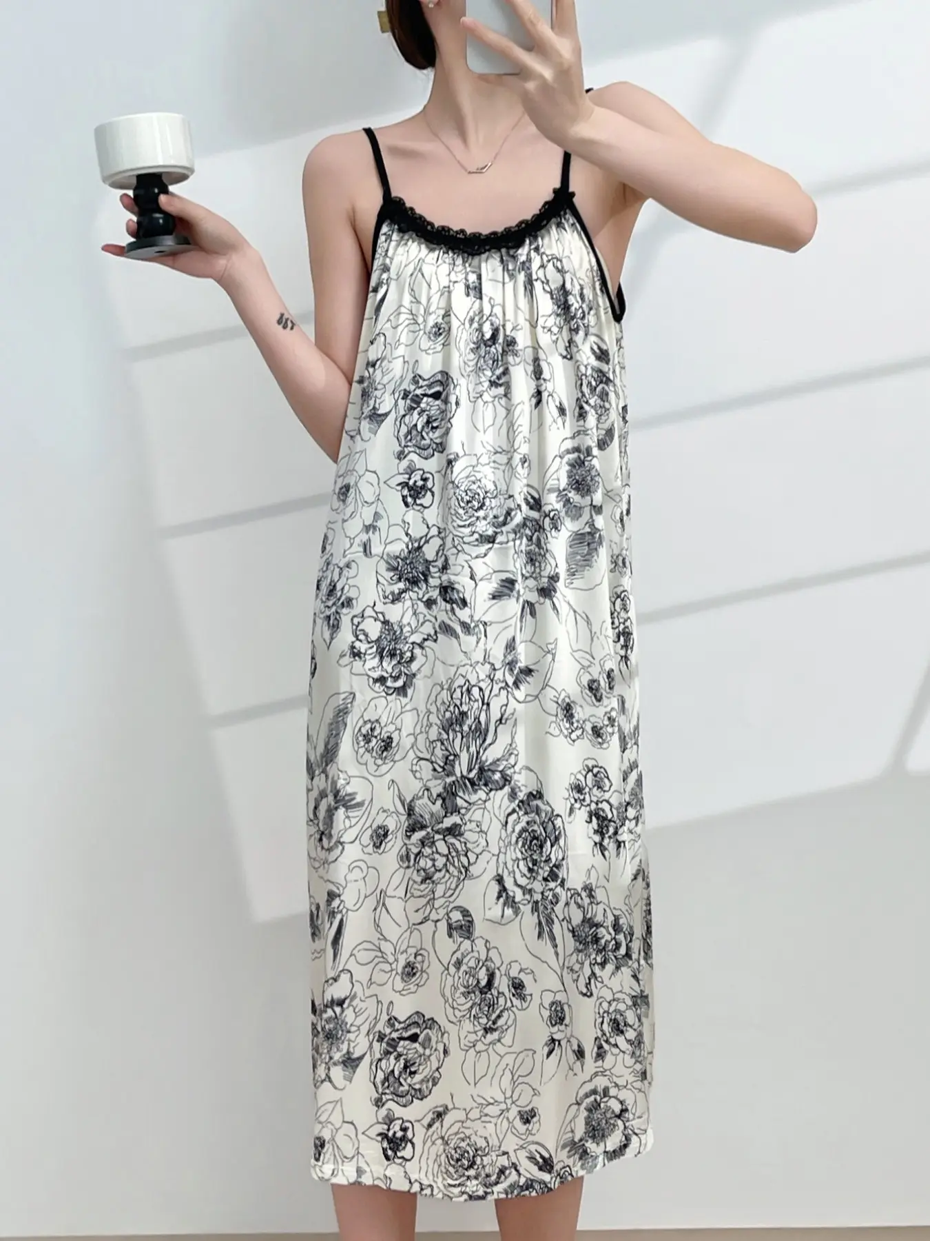 Elegant Lace Trim Sleeveless Spaghetti Strap Nightdress, Comfortable Sleepwear for Women, Summer Casual Home Dress, Loose-Fitting Plant Pattern