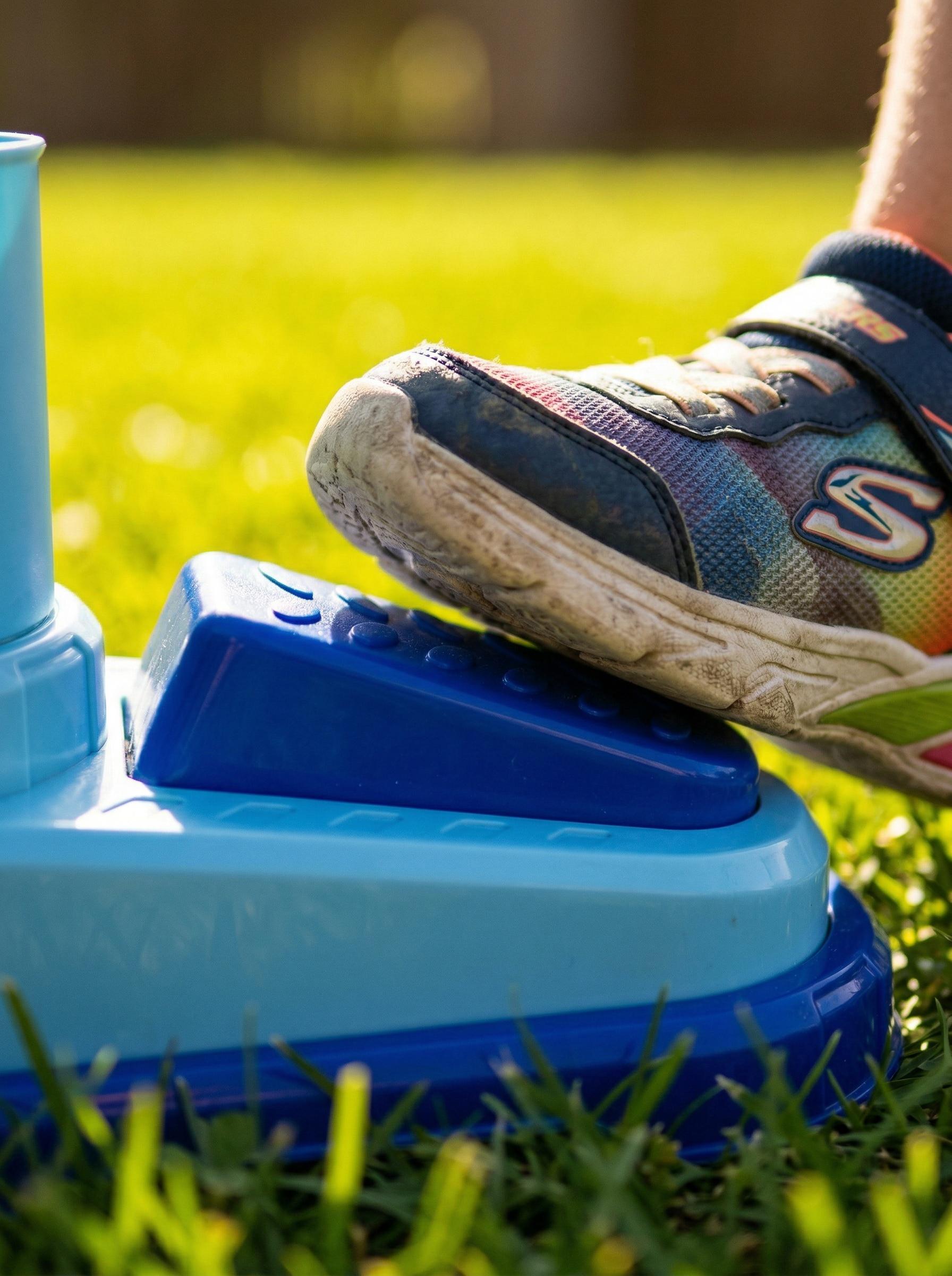 Fun Launcher Baseball Toy for Kids – Pop-Up Pitching Machine with Bat & 3 Balls – Outdoor Sports Game, Gift for Boys & Girls Ages 3-8,Children's foot-operated catapult baseball training machine, automatic baseball launcher for indoor and outdoor sports