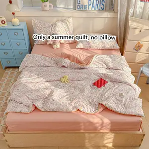 Pink cherry blossom print summer lightweight quilt, ultra-soft and skin-friendly air-conditioned quilt, suitable for summer bedrooms, offices, beds, living rooms, and home leisure use—a single thin quilt