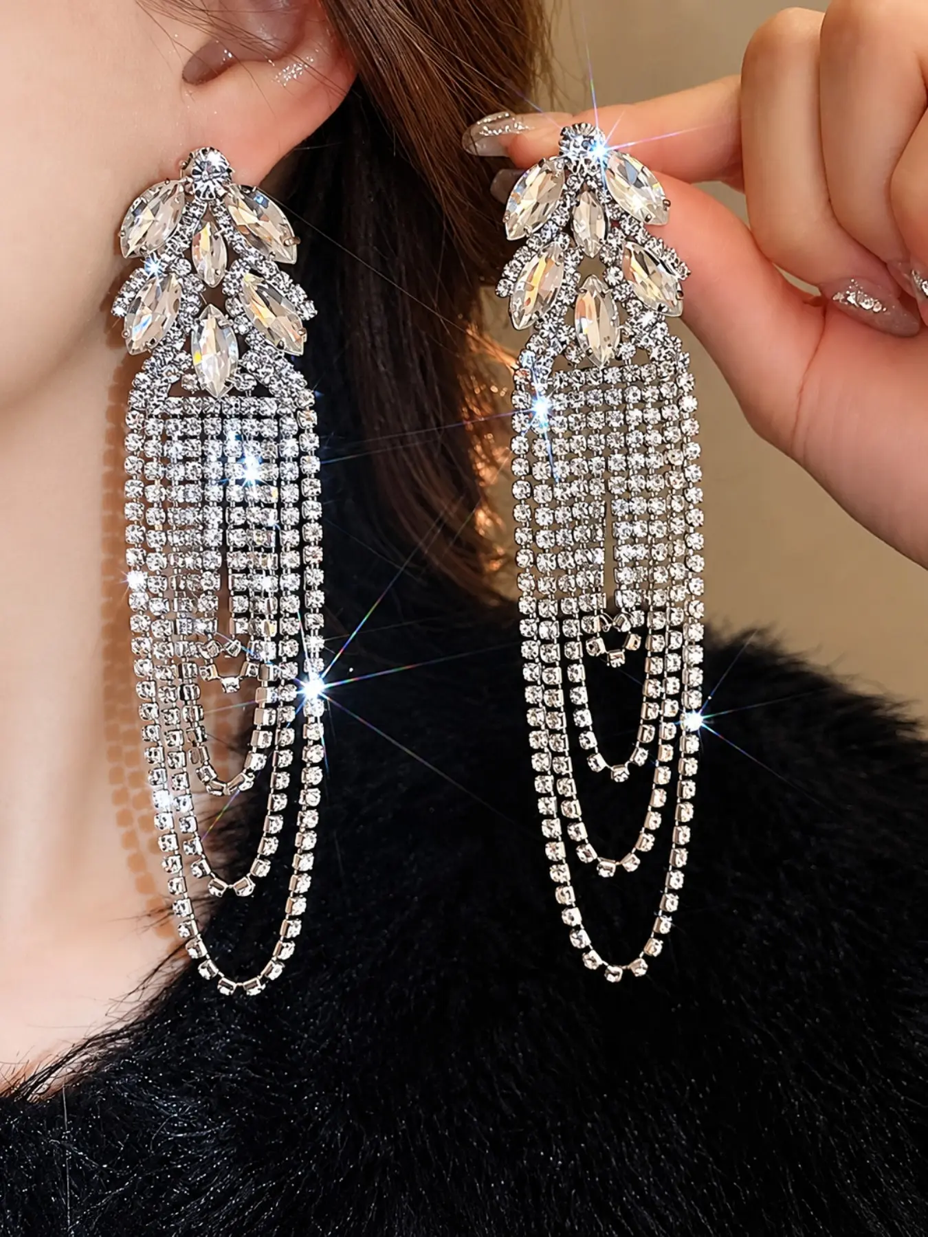 Luxury Silver Color Rhinestone Tassel Earrings for Women, Sparkling Crystal Teardrop Long Dangle Earrings, Elegant Statement Jewelry for Wedding, Evening Party, Prom and Special Occasions