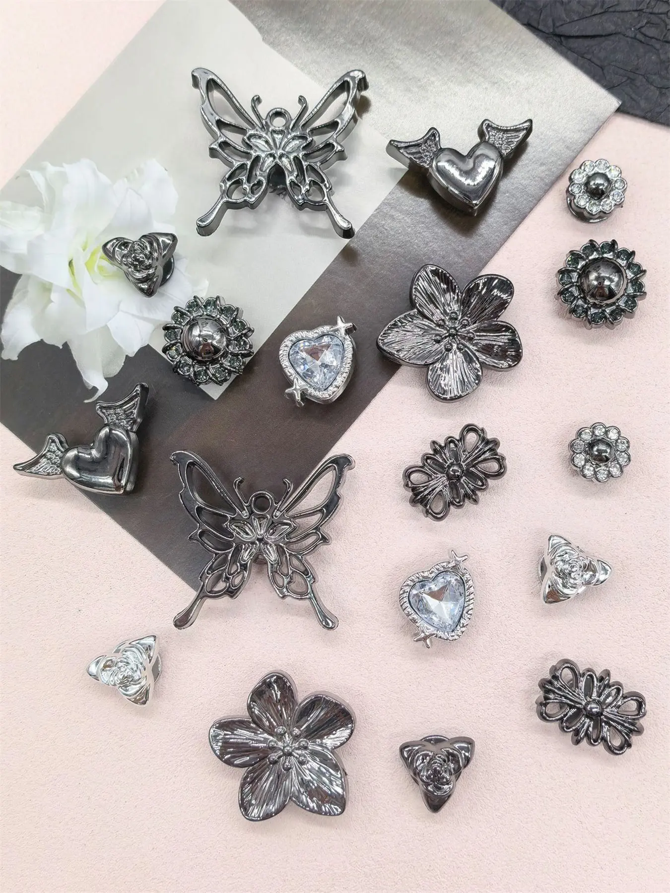 18PCS Punk Gothic Hollow Butterfly Resin Clog Shoe Charms Set DIY Accessories Black Silvery Bling Flower Shoe Decoration Buckles Retro Dark Aesthetic Wing Heart Shoe Clips Decor Women Bubble Slides Sandals Beach Bag Ornaments Birthday Festival Party Gifts