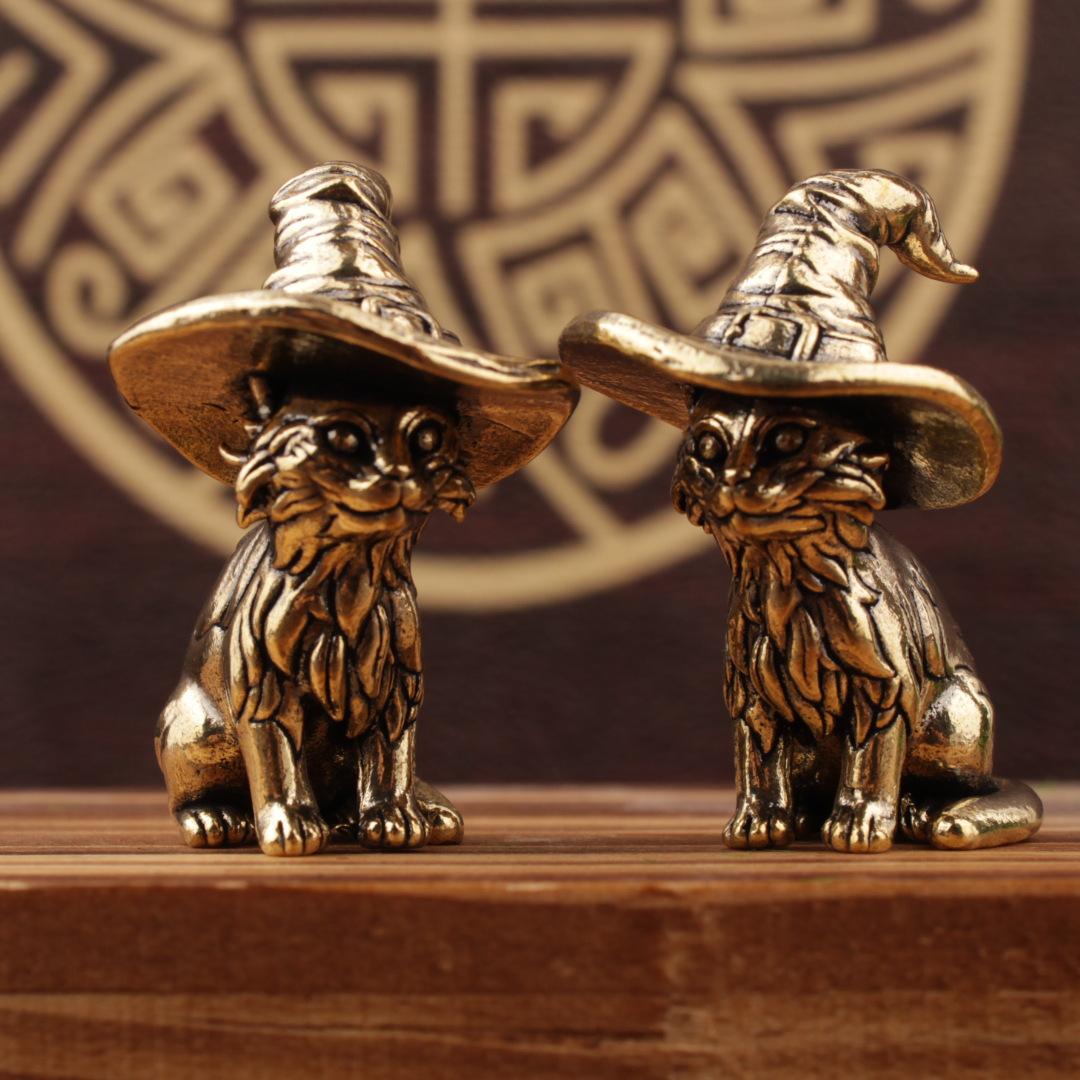 Solid Brass Cute Sorcerer Cat Figurine Creative Miniature Kitten Statue Retro Animal Craft Ornament Ideal For Home Desktop Decoration Delicate Handmade Metal Art With Playful Childish Design For Daily Display And Collection