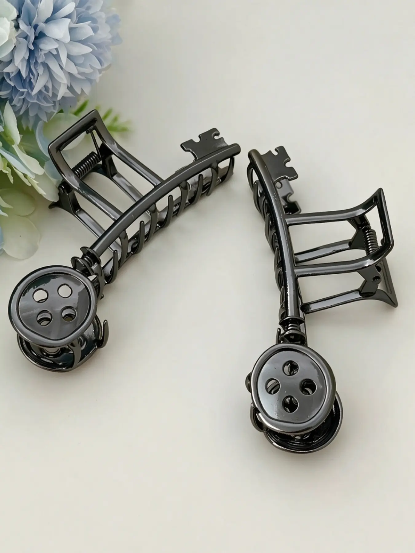 Unique Vintage Key Shape Large Metal Material Hair Claw Clip, Round Hollow Button Decor Strong Spring Jaw Clamp for Thick Long Hair Bun Hairstyle