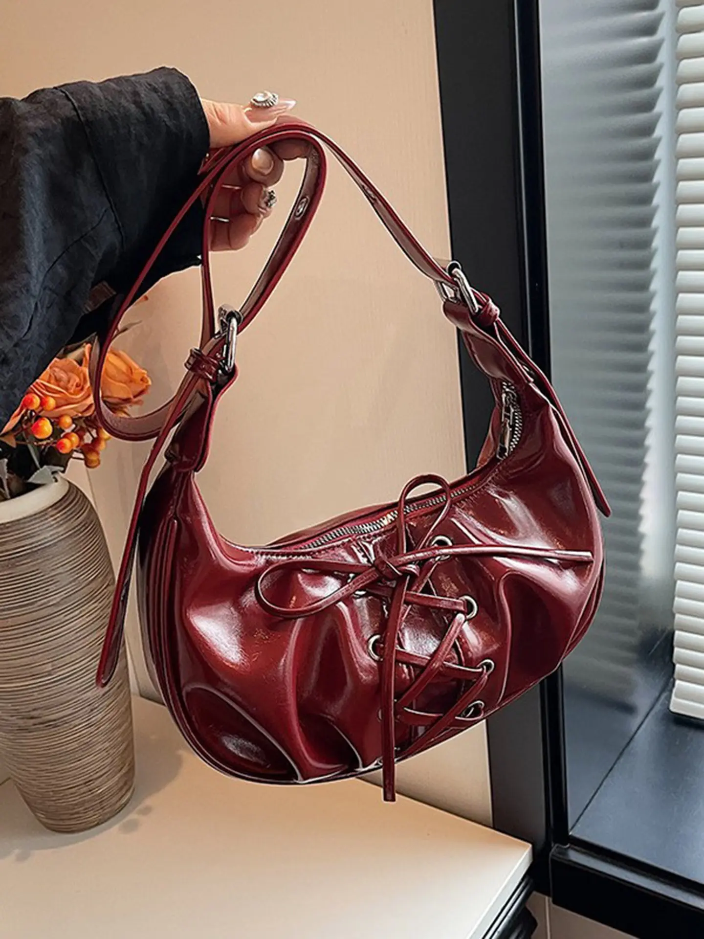 textured one-shoulder handbag, motorcycle-style underarm one-shoulder bag, simple solid color one-shoulder commuter bag, suitable for commuting, dating, shopping, Casual Trendy Purse, Crossbody bags