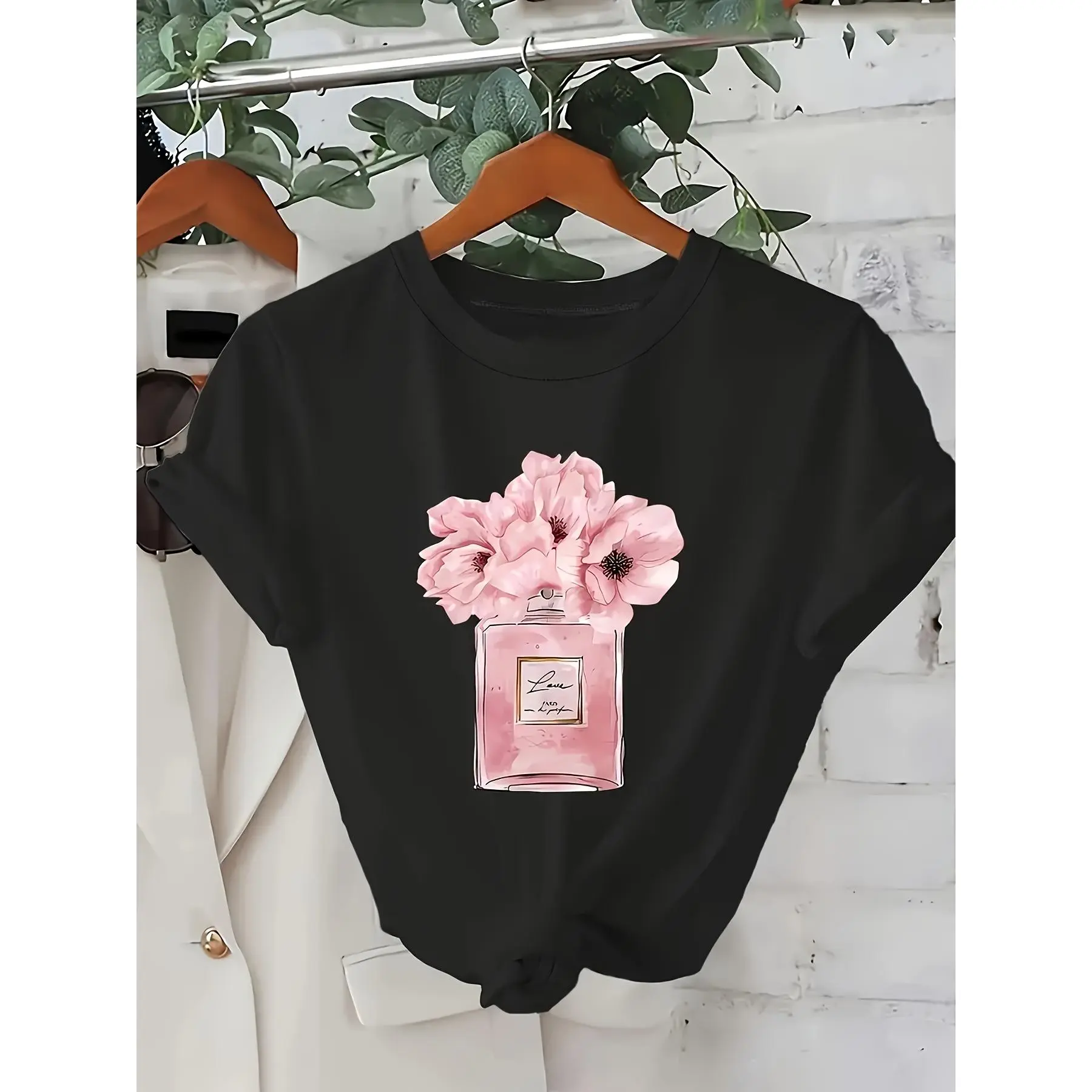 Casual Graphic T-Shirt with "Paris Perfumes Are Poisonous" Print, Short Sleeve Crew Neck Polyester Knit Fabric, Regular Fit, Shortsleeve, Round Neck, Top, Tshirt, Geometric, All Seasons, Micro Elasticity, Machine Wash, Do Not Dry Clean
