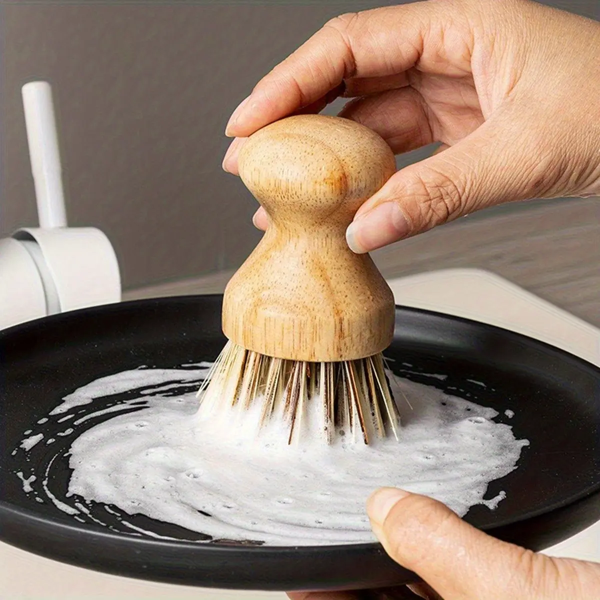 Kitchen Cleaning Brush with Oak Handle, Jute Non-Stick Pot Scrubber, Coconut Fiber Dish Brush, Home Use, Durable and Effective, Household Cleaning Tool