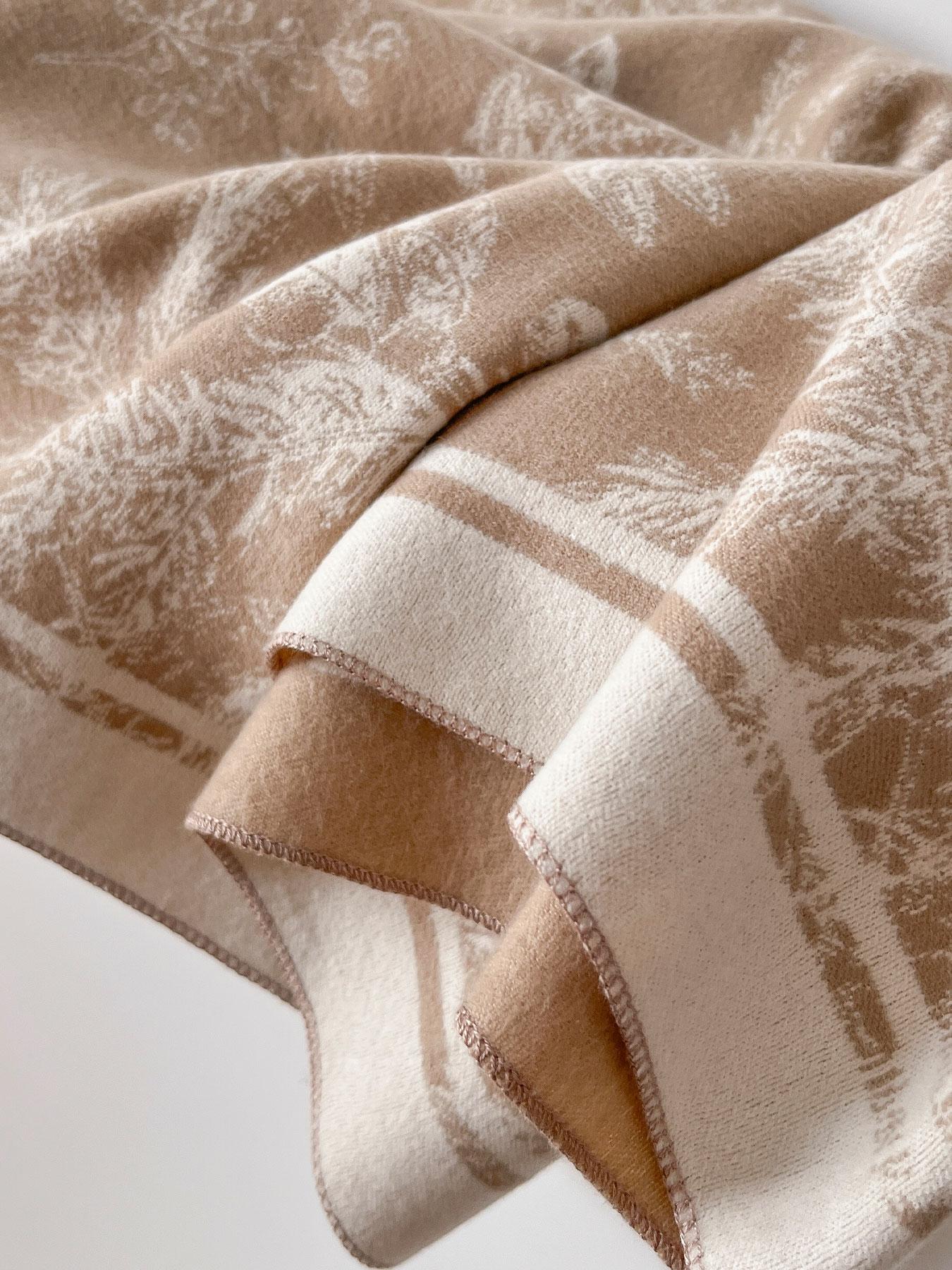 Women's Winter, Loose Fit Floral Pattern Shawl, Casual Loose-Fit Design, Thick Woven Fabric, Warm & Soft, Perfect for All Seasons, Elegant Fashion Accessory