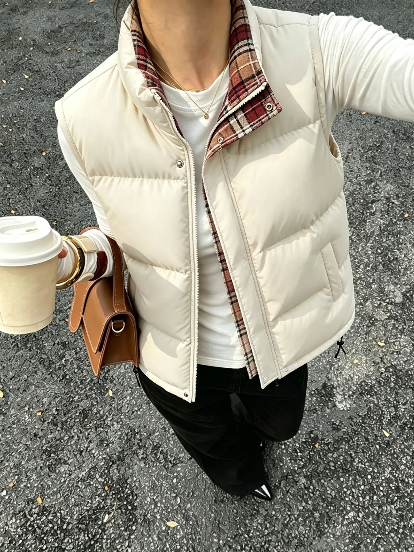 Women's Zipper Pocket Vest, Thickened Filled Jacket, Winter Outerwear, Stylish and Warm, Perfect for Cold Weather